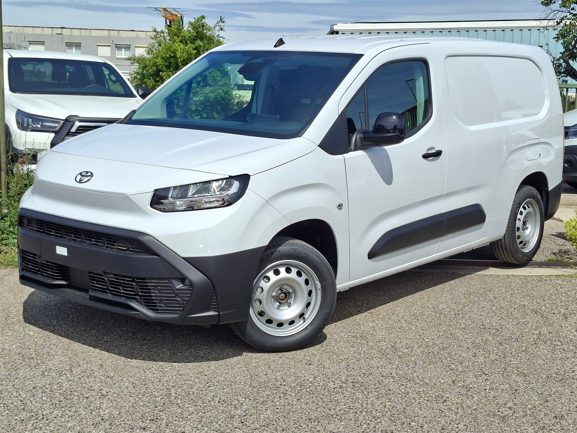TOYOTA PROACE CITY FOURGON LONG 1.5L 130 D-4D BVA START + 3 places moduwork + camera recul + carplay + android auto + clim auto + habillage bois, voiture neuve