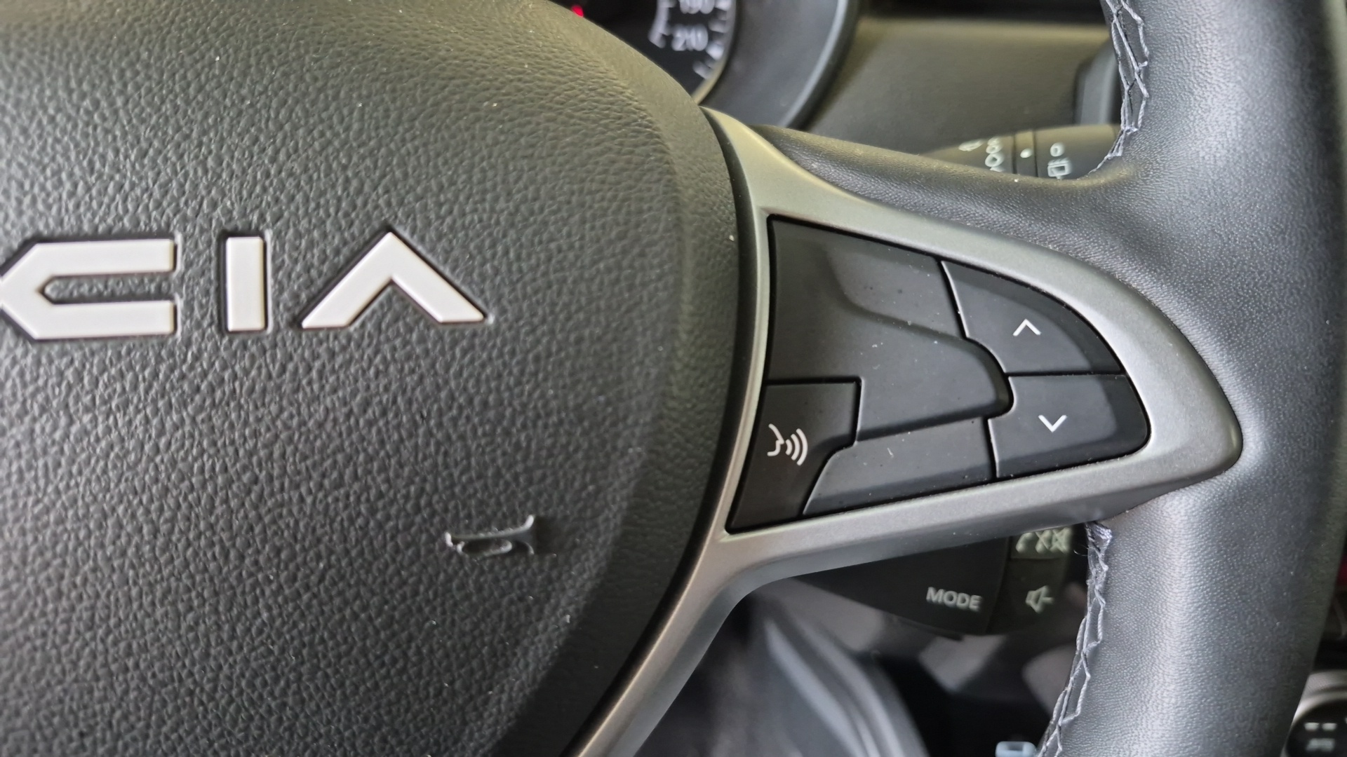 Photo 18 du véhicule DACIA DUSTER