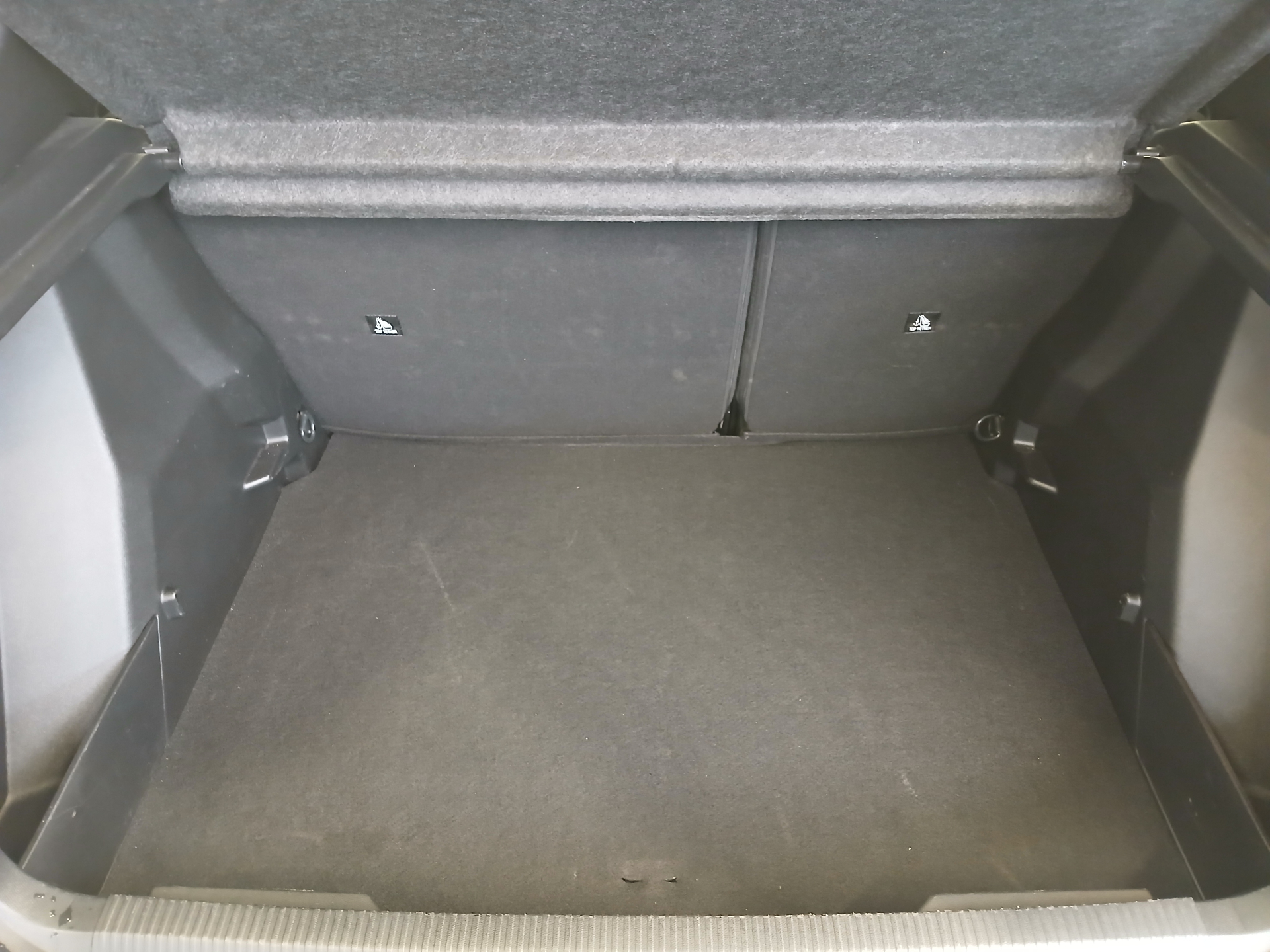 Photo 8 du véhicule PEUGEOT 2008