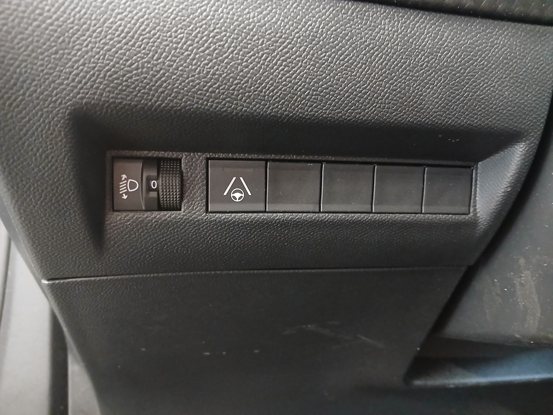 Photo 10 du véhicule PEUGEOT 2008