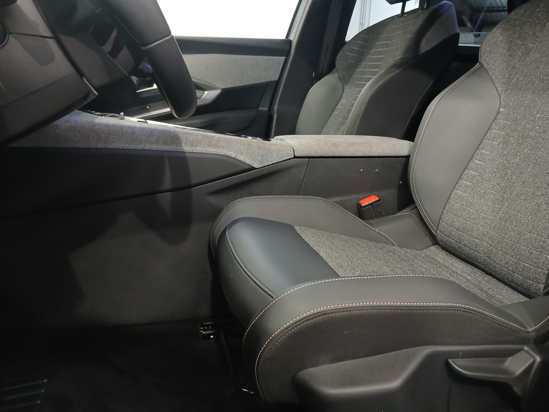 Photo 17 du véhicule PEUGEOT 5008
