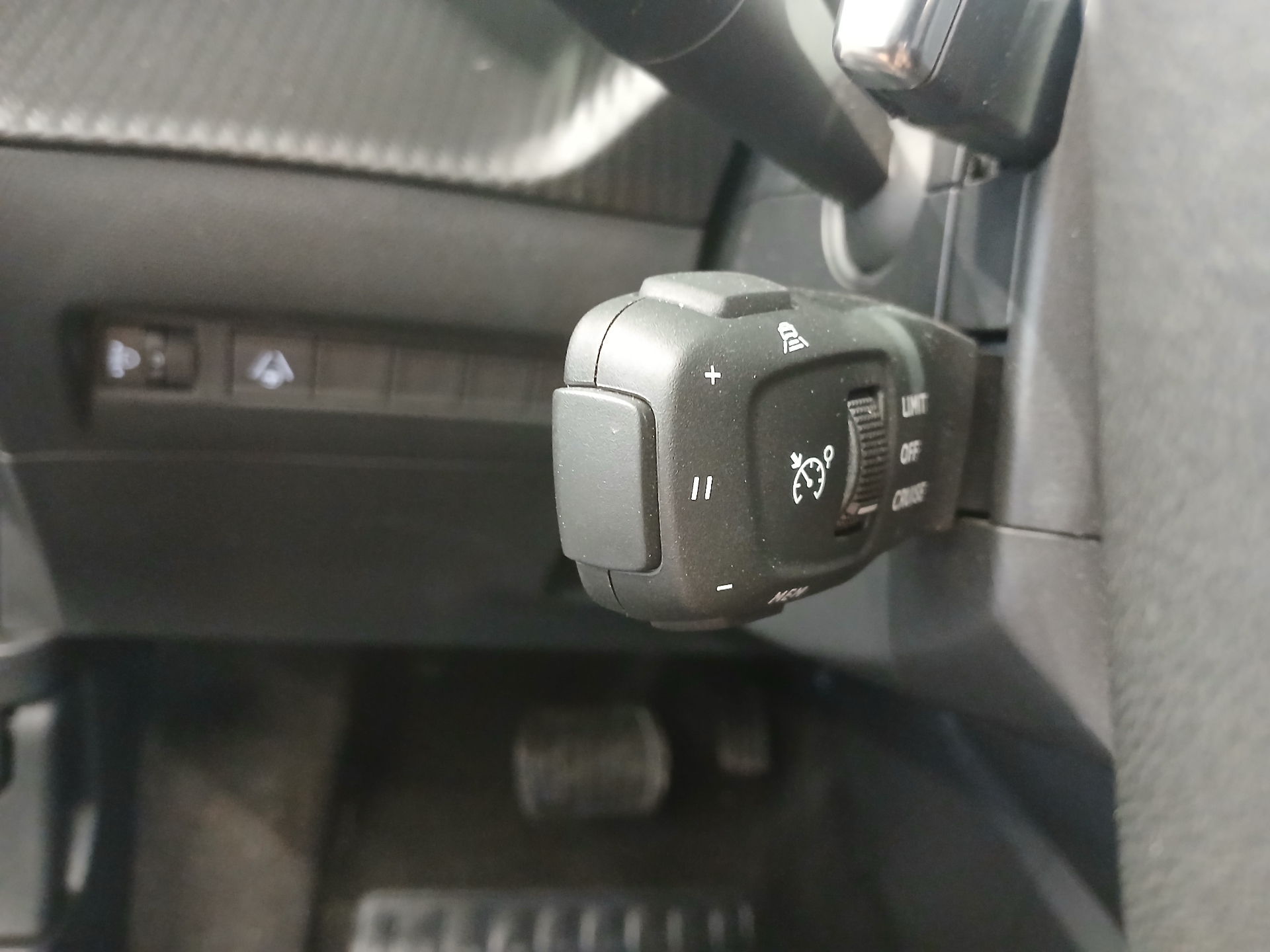 Photo 17 du véhicule PEUGEOT 2008