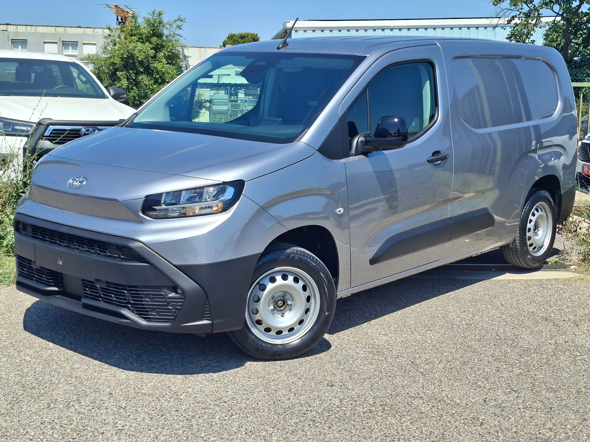 TOYOTA PROACE CITY FOURGON LONG 1.5L 130 D-4D BVA START + 3 places moduwork + camera recul + carplay + android auto + clim auto + habillage bois, voiture neuve