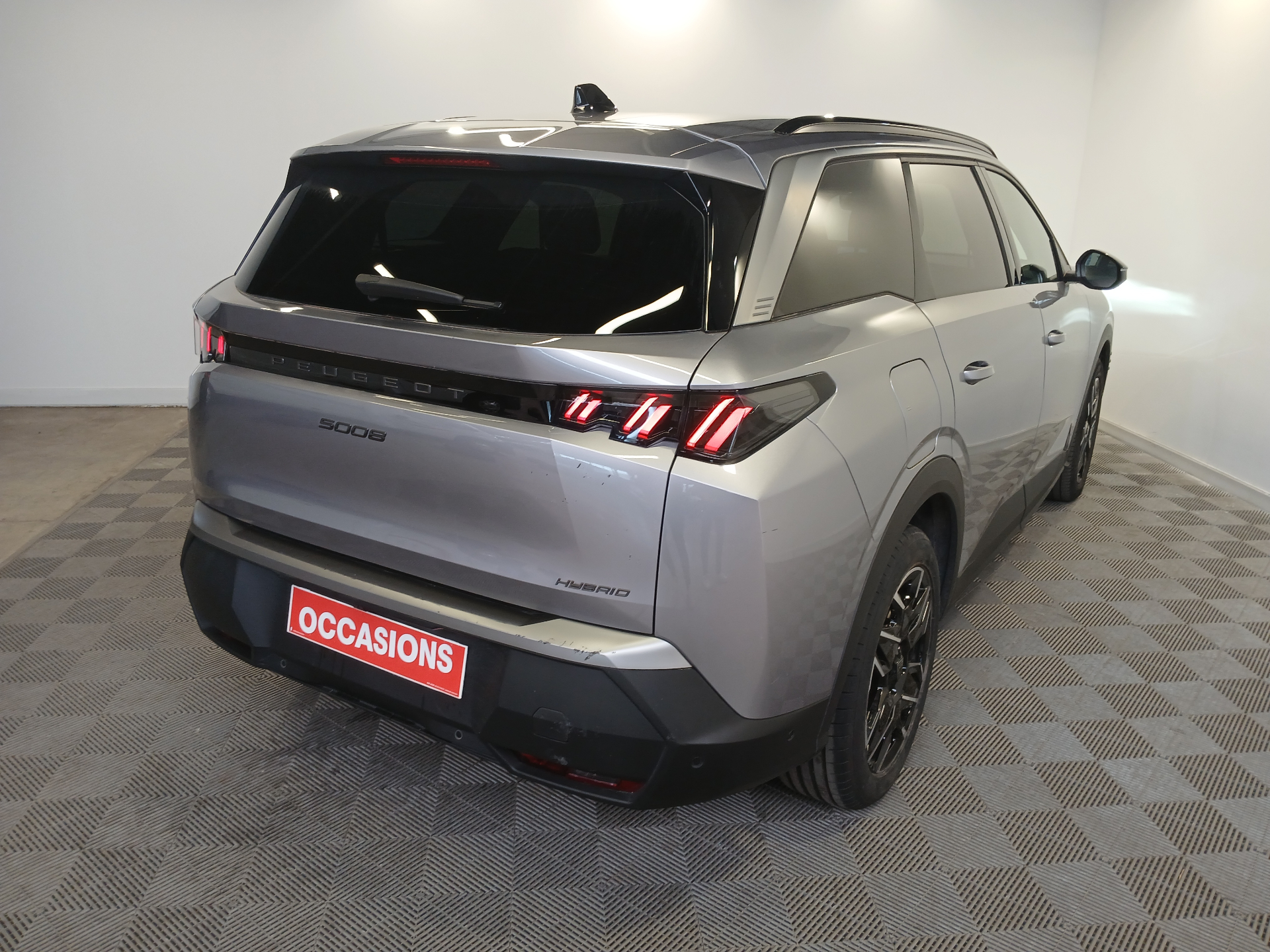 Photo 2 du véhicule PEUGEOT 5008