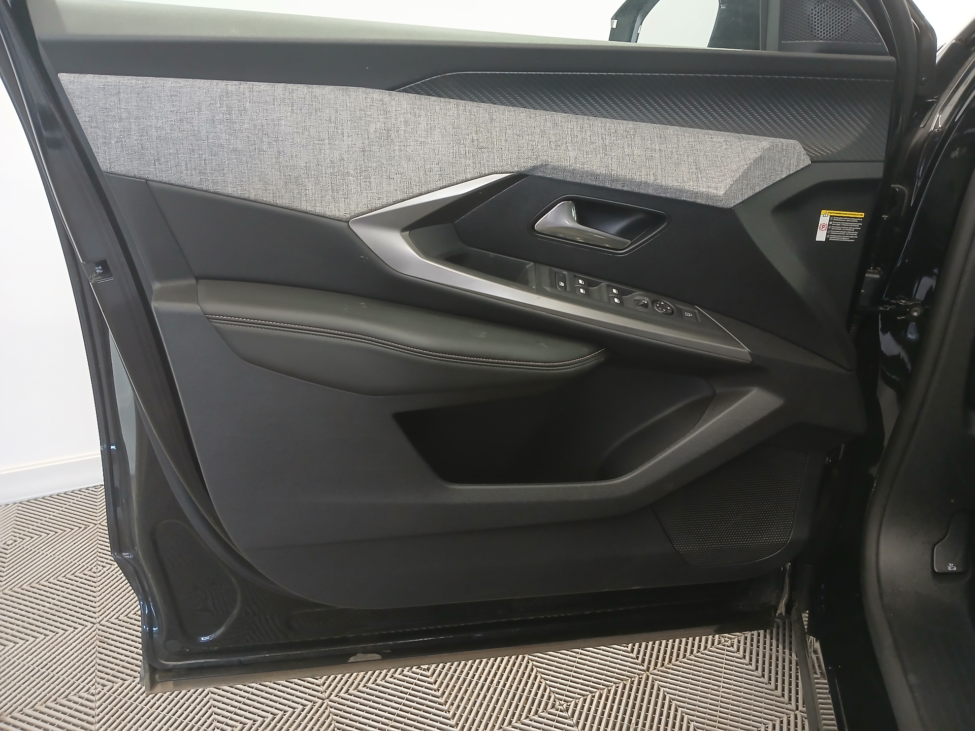 Photo 9 du véhicule PEUGEOT 5008