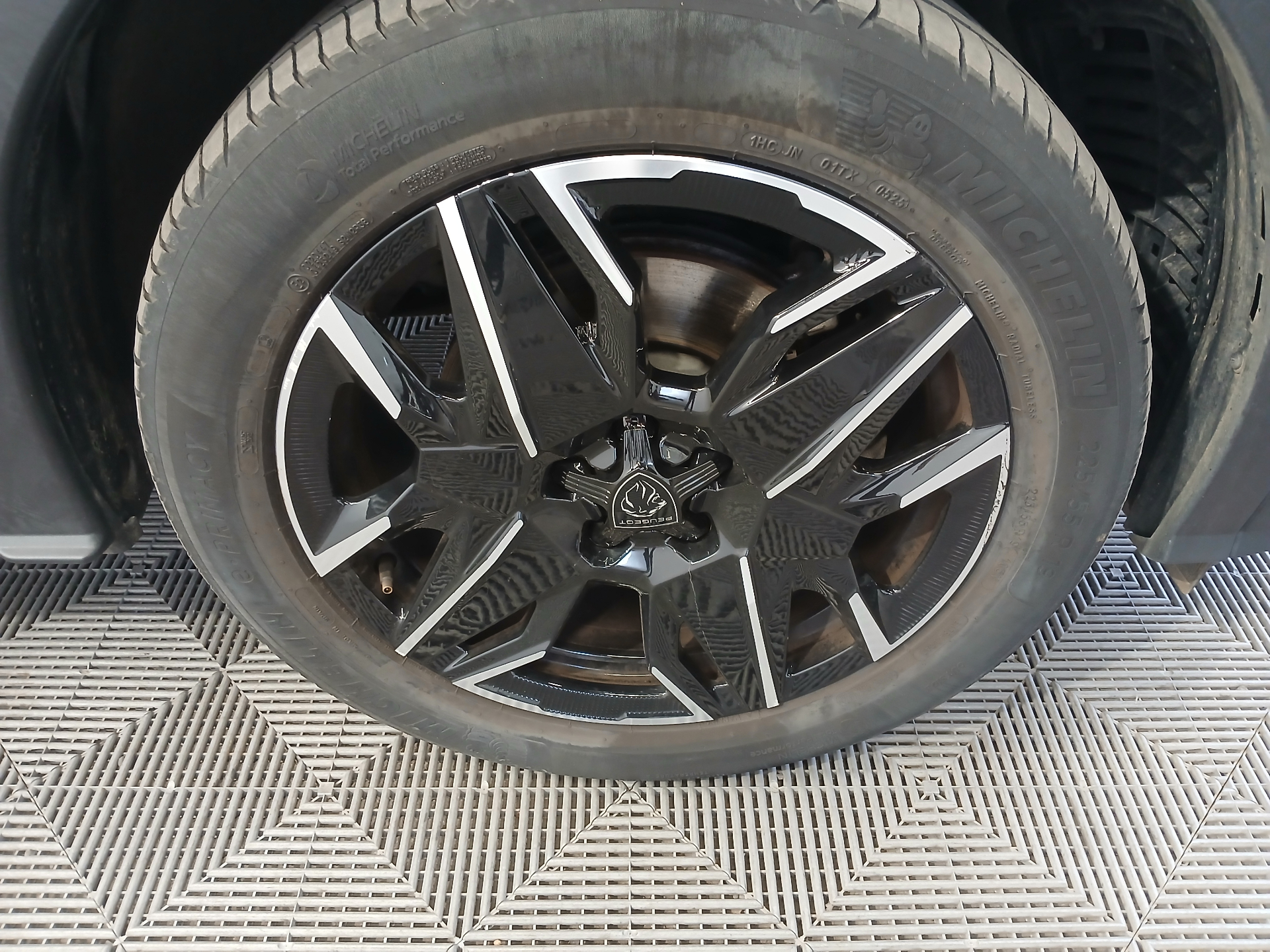 Photo 34 du véhicule PEUGEOT 5008
