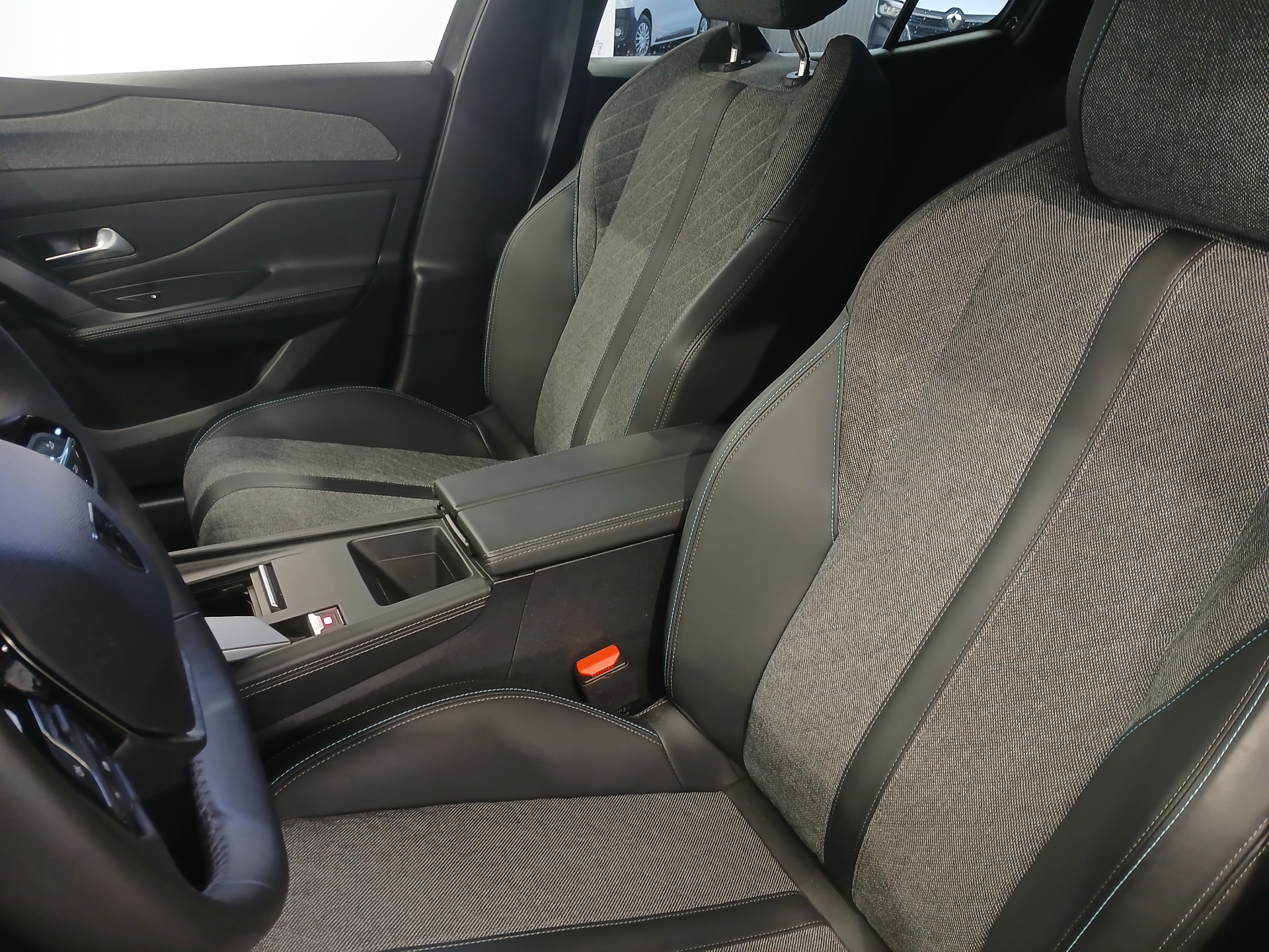 Photo 26 du véhicule PEUGEOT 408