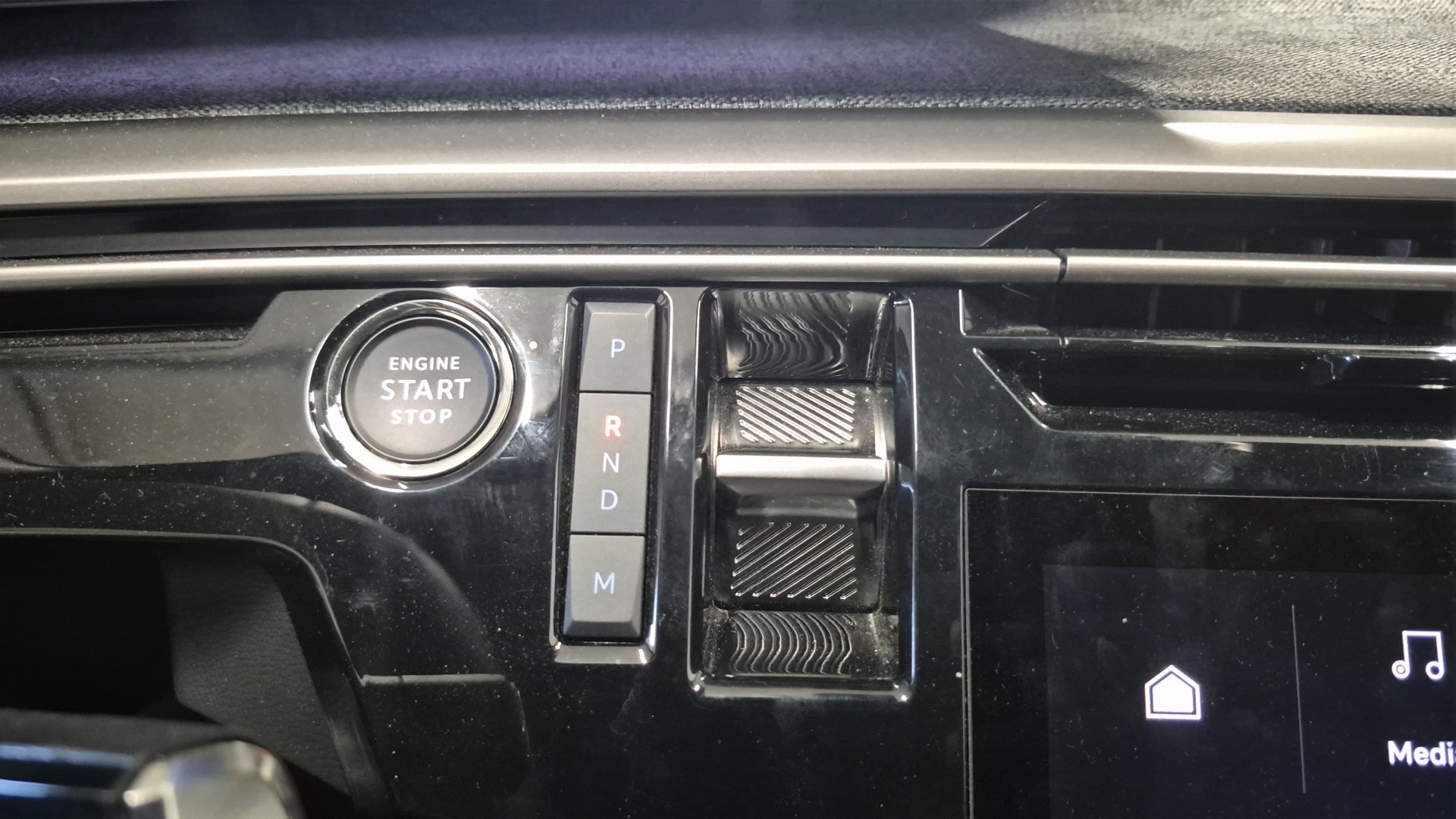 Photo 14 du véhicule PEUGEOT 5008