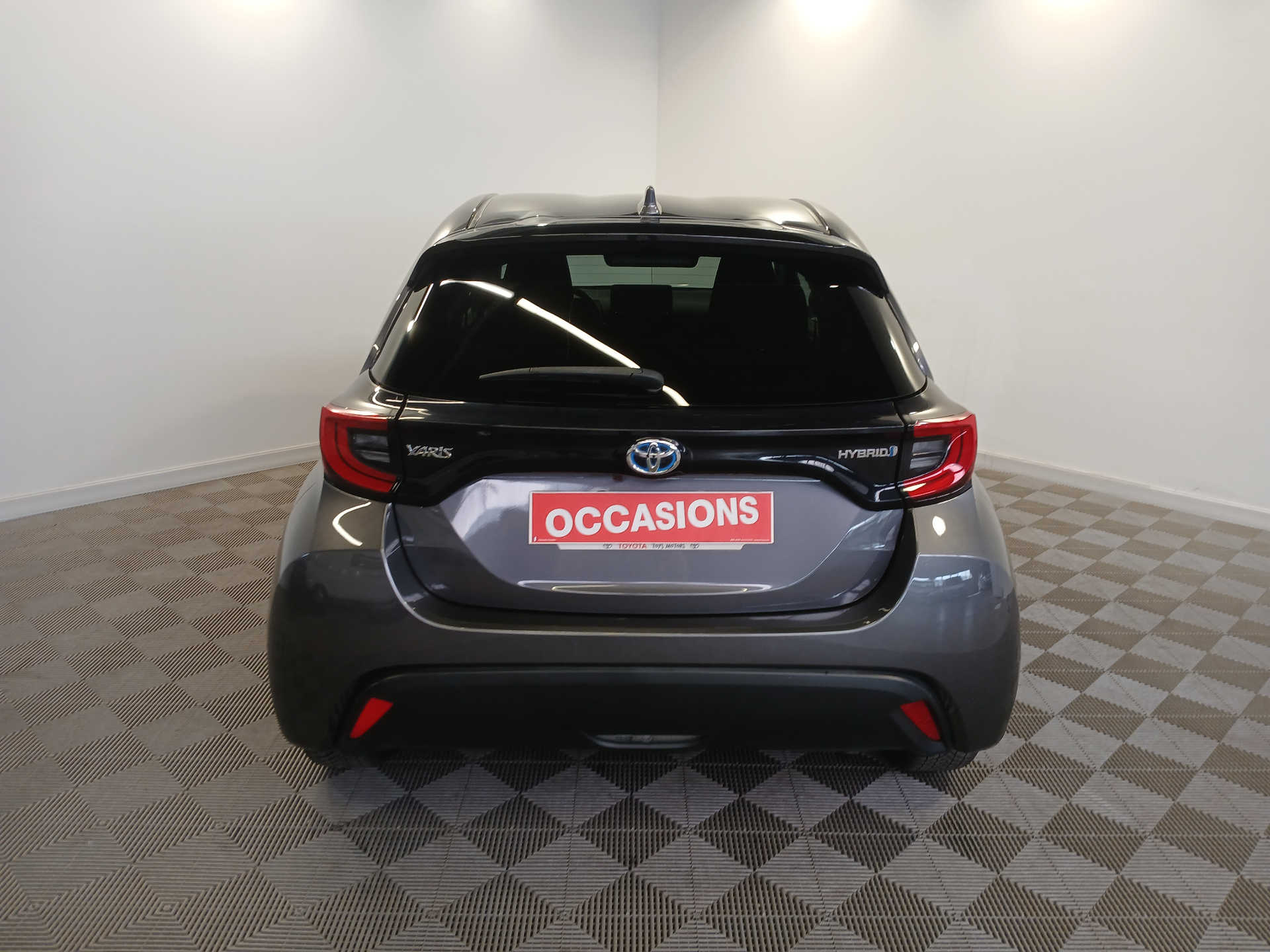 Photo 4 du véhicule TOYOTA YARIS HYBRIDE MY21