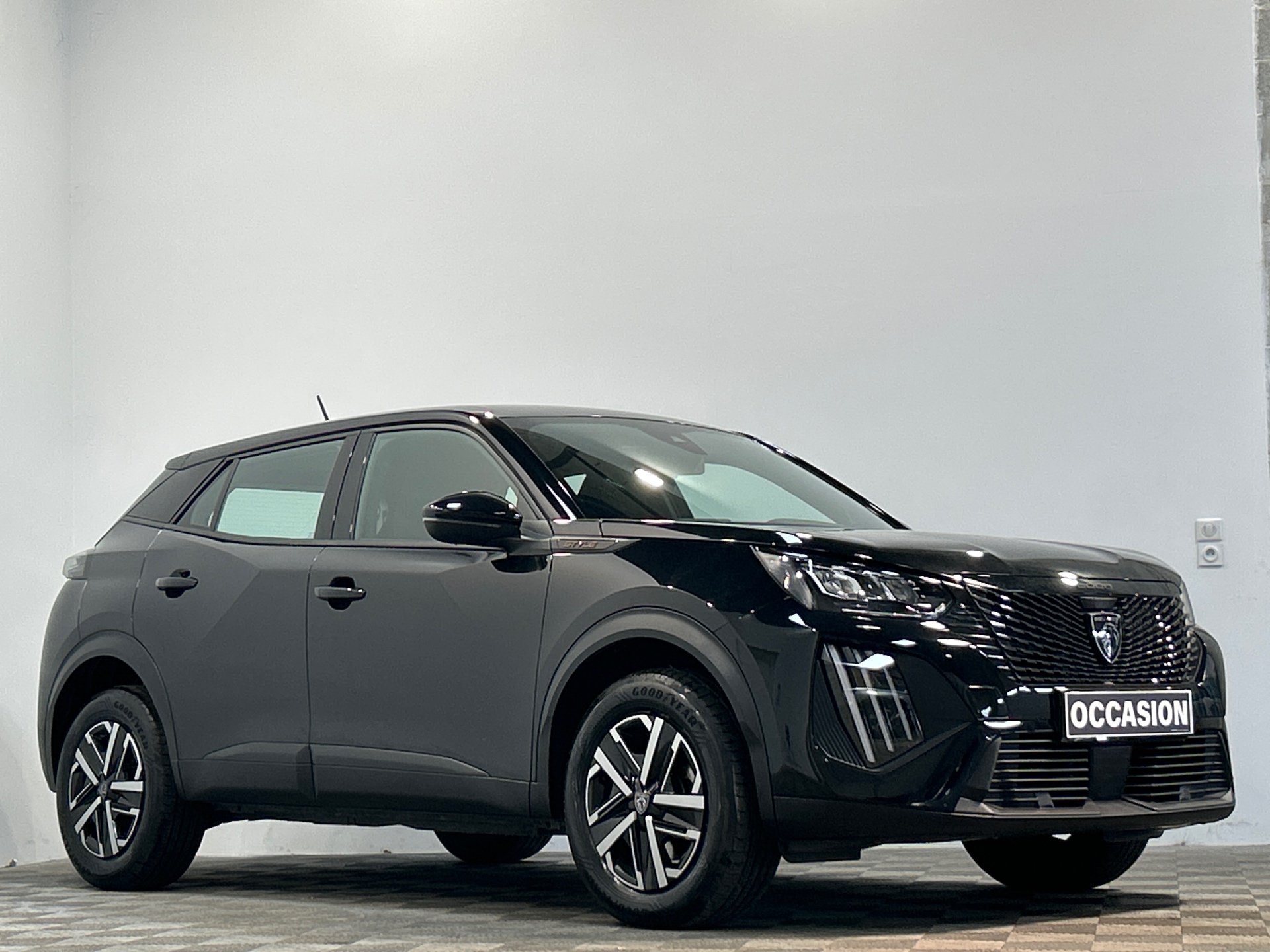 Photo 2 du véhicule PEUGEOT 2008