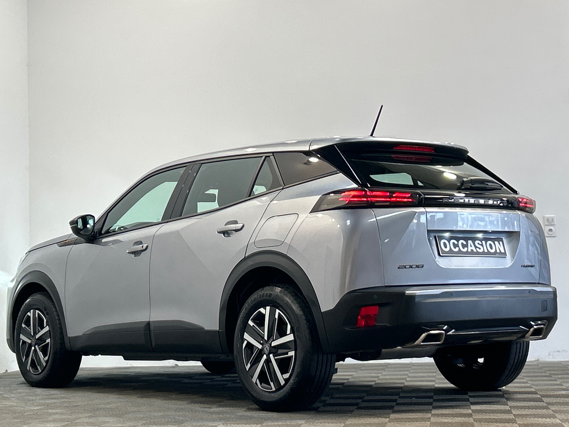 Photo 4 du véhicule PEUGEOT 2008