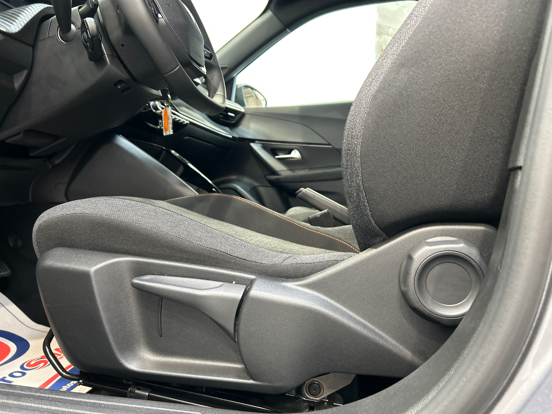 Photo 34 du véhicule PEUGEOT 2008