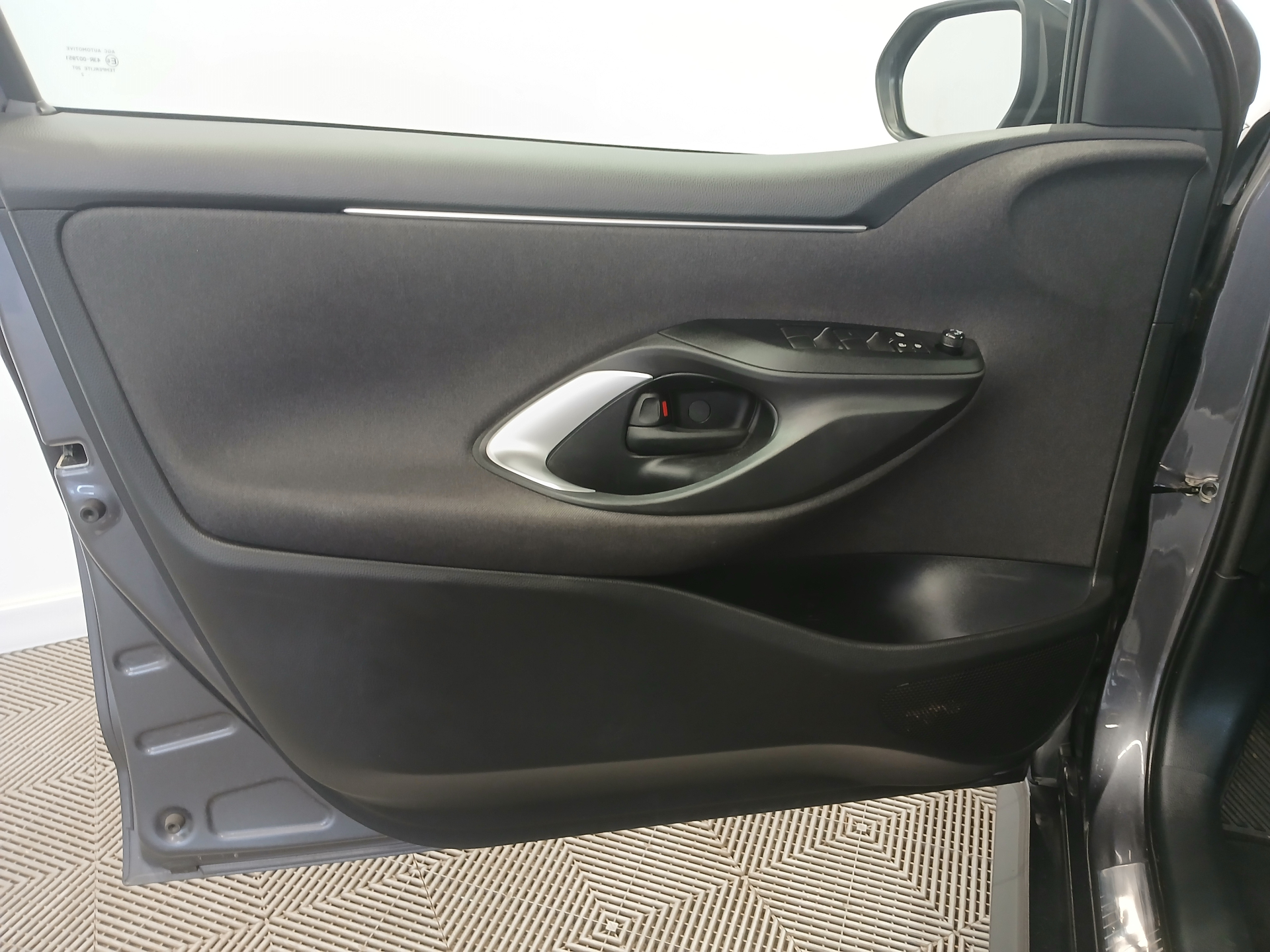 Photo 10 du véhicule TOYOTA YARIS HYBRIDE MY21