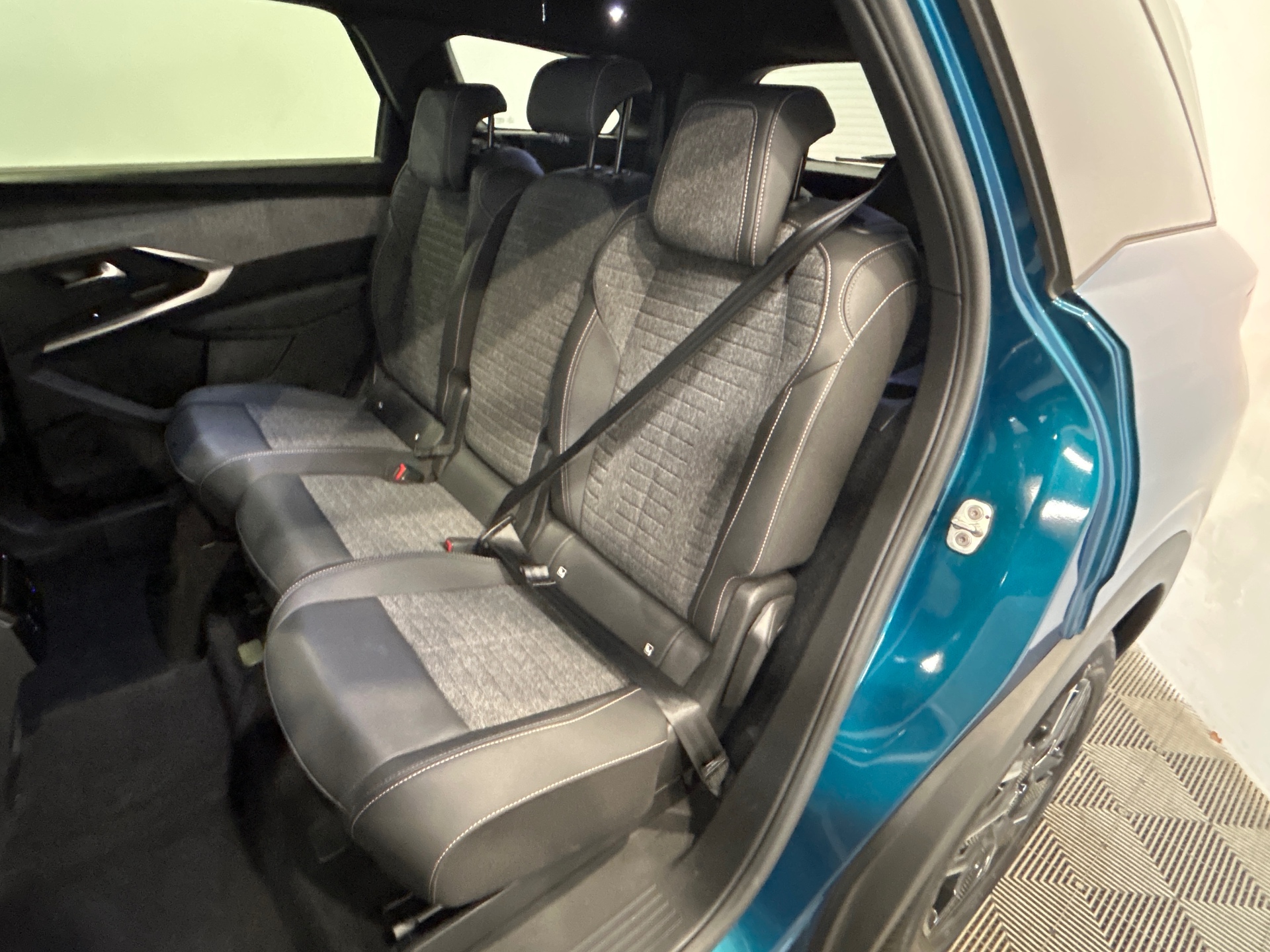 Photo 10 du véhicule PEUGEOT 5008