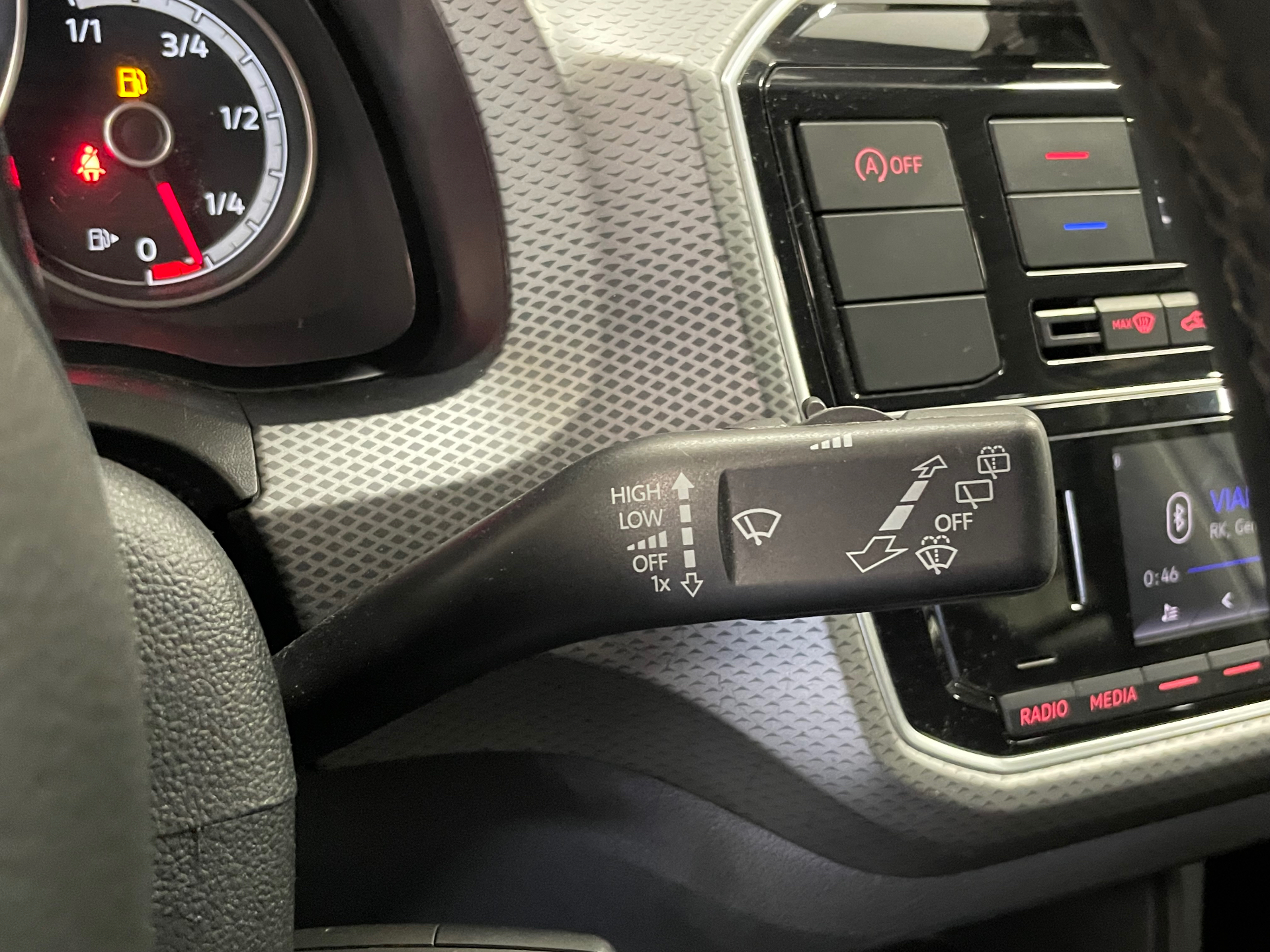 Photo 18 du véhicule VOLKSWAGEN UP! 2.0