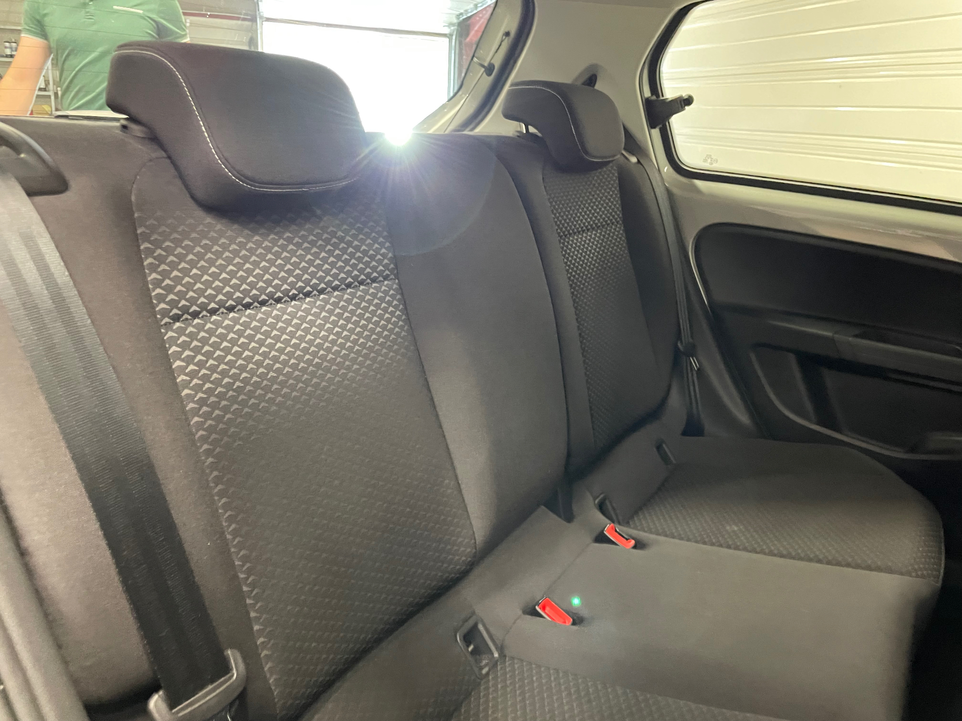 Photo 10 du véhicule VOLKSWAGEN UP! 2.0