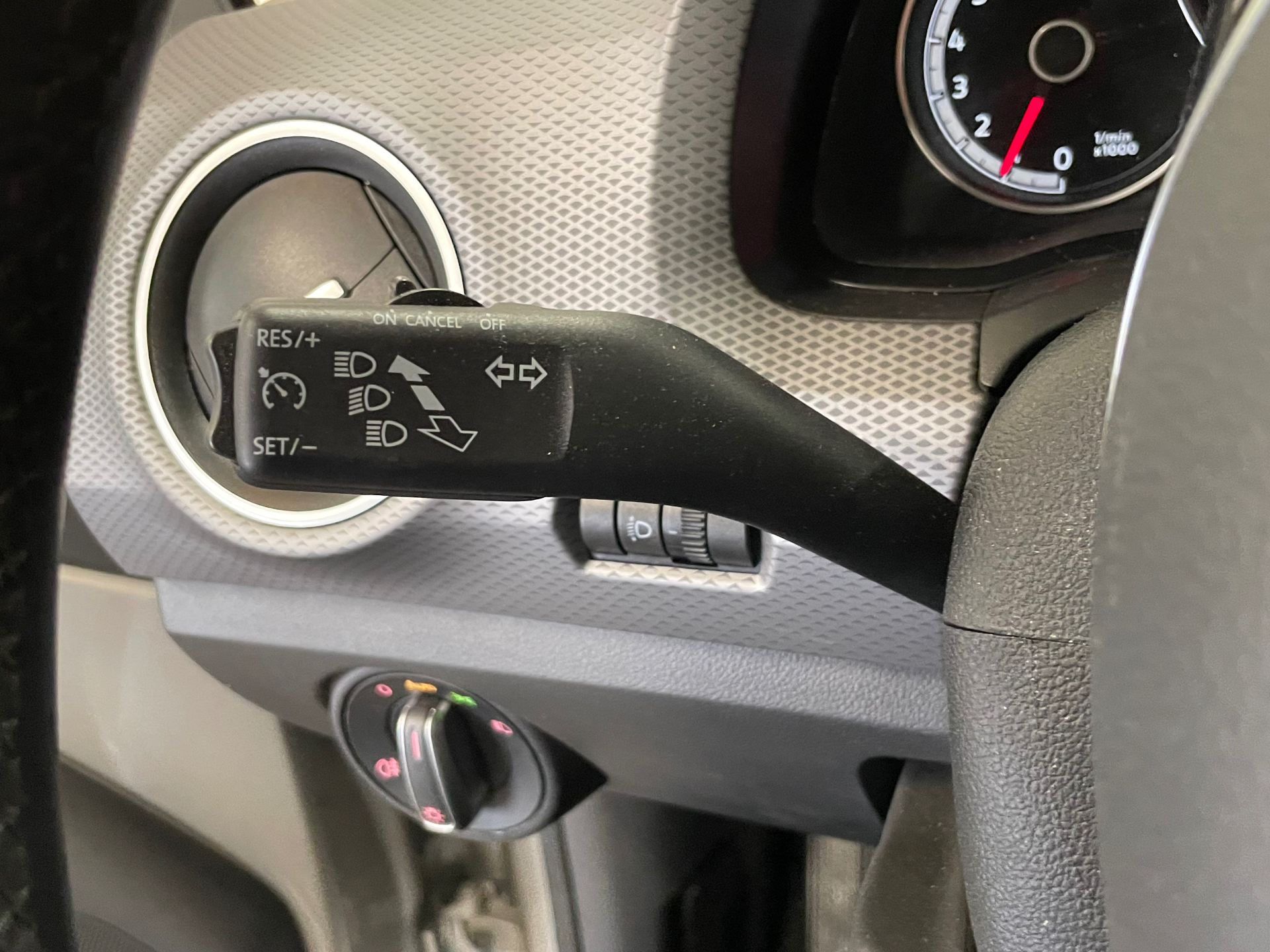 Photo 17 du véhicule VOLKSWAGEN UP! 2.0
