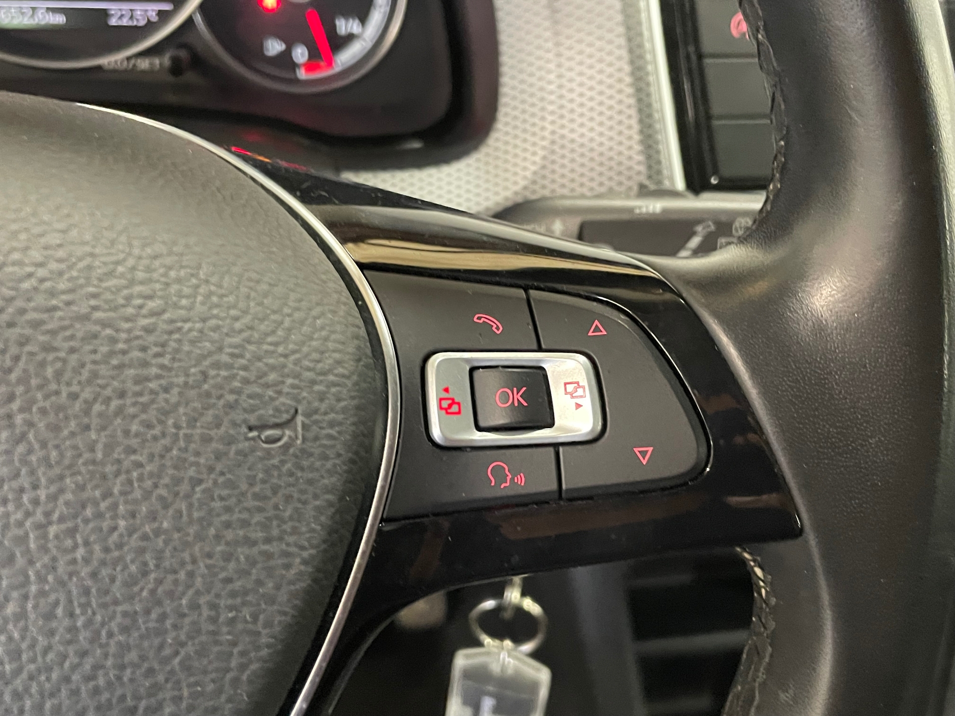 Photo 16 du véhicule VOLKSWAGEN UP! 2.0