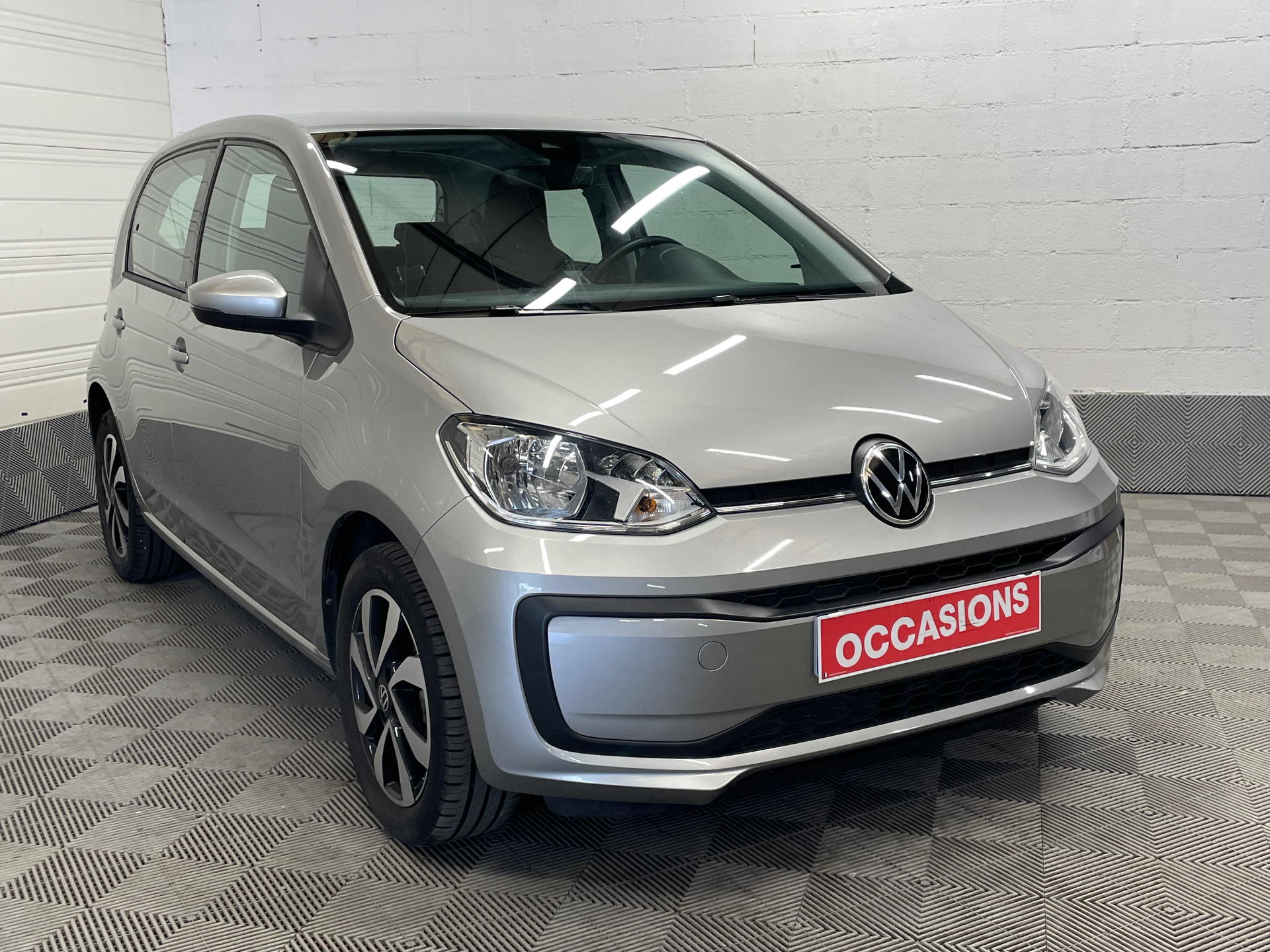 Photo 3 du véhicule VOLKSWAGEN UP! 2.0