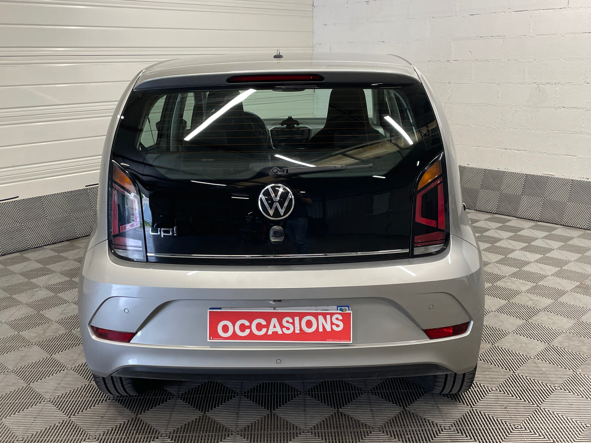 Photo 5 du véhicule VOLKSWAGEN UP! 2.0