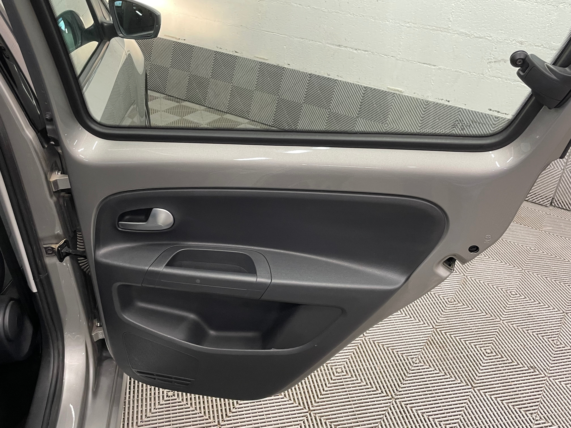 Photo 25 du véhicule VOLKSWAGEN UP! 2.0