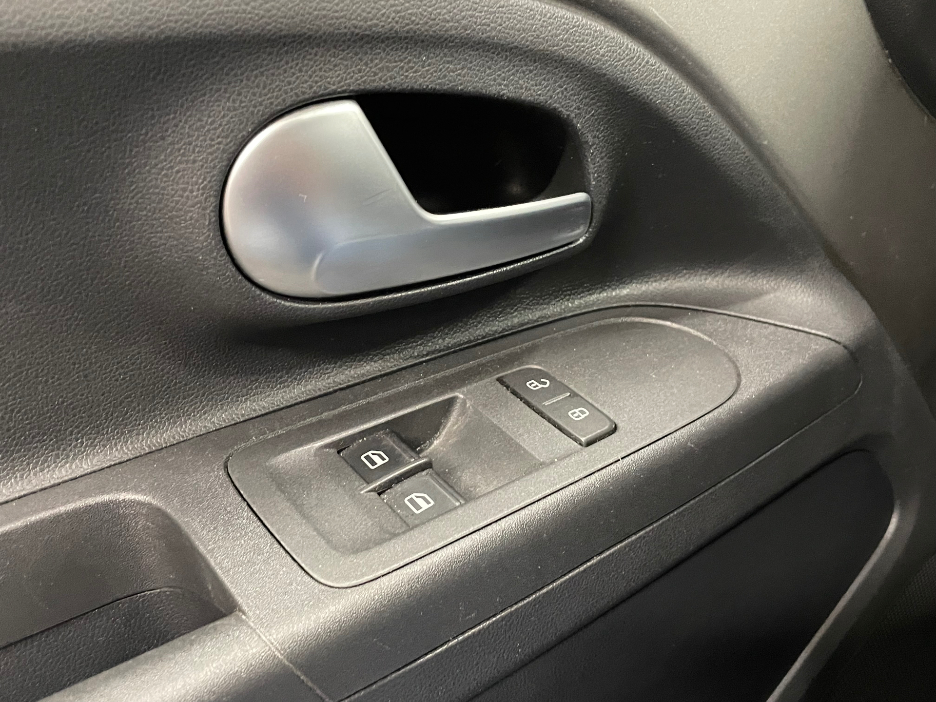 Photo 14 du véhicule VOLKSWAGEN UP! 2.0
