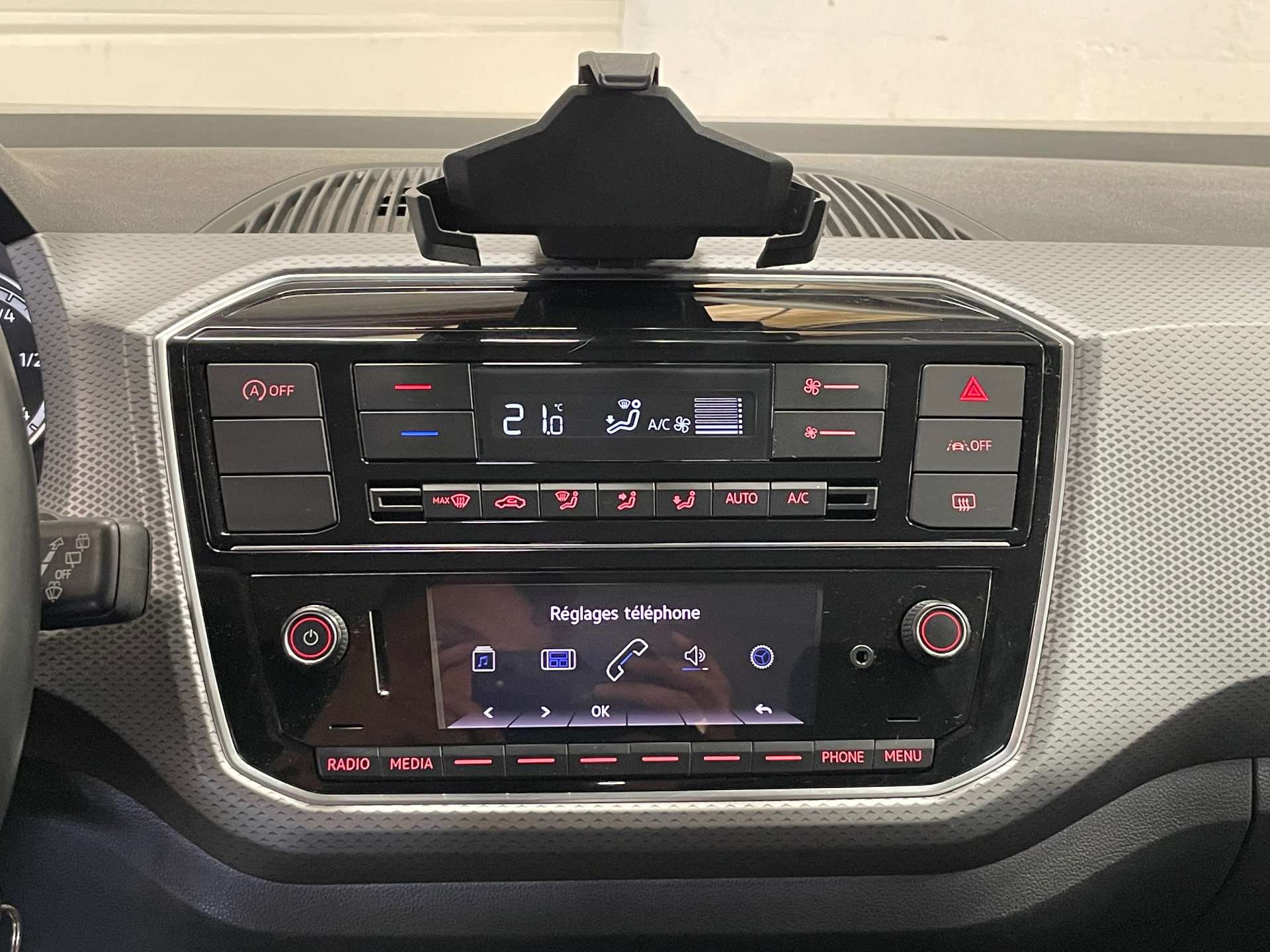 Photo 20 du véhicule VOLKSWAGEN UP! 2.0
