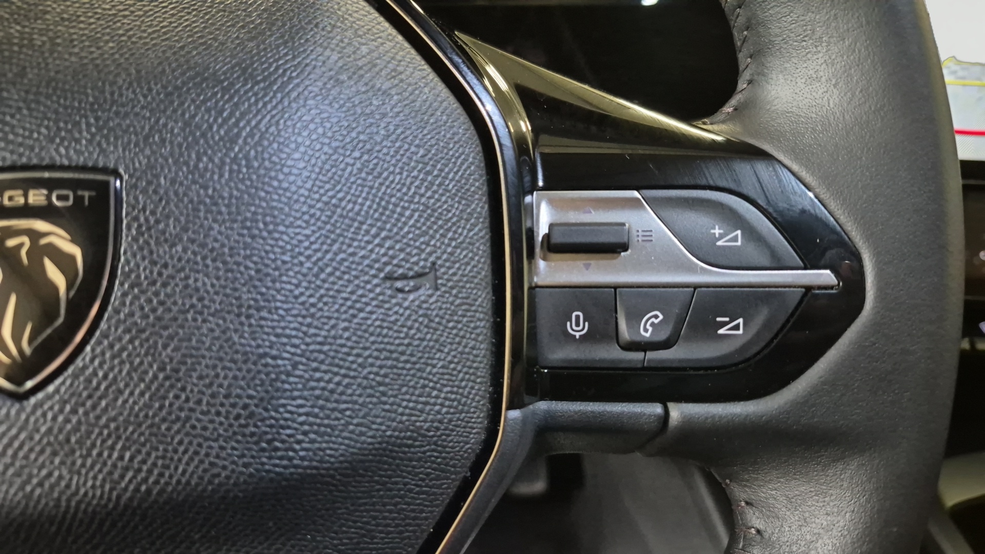 Photo 16 du véhicule PEUGEOT 408