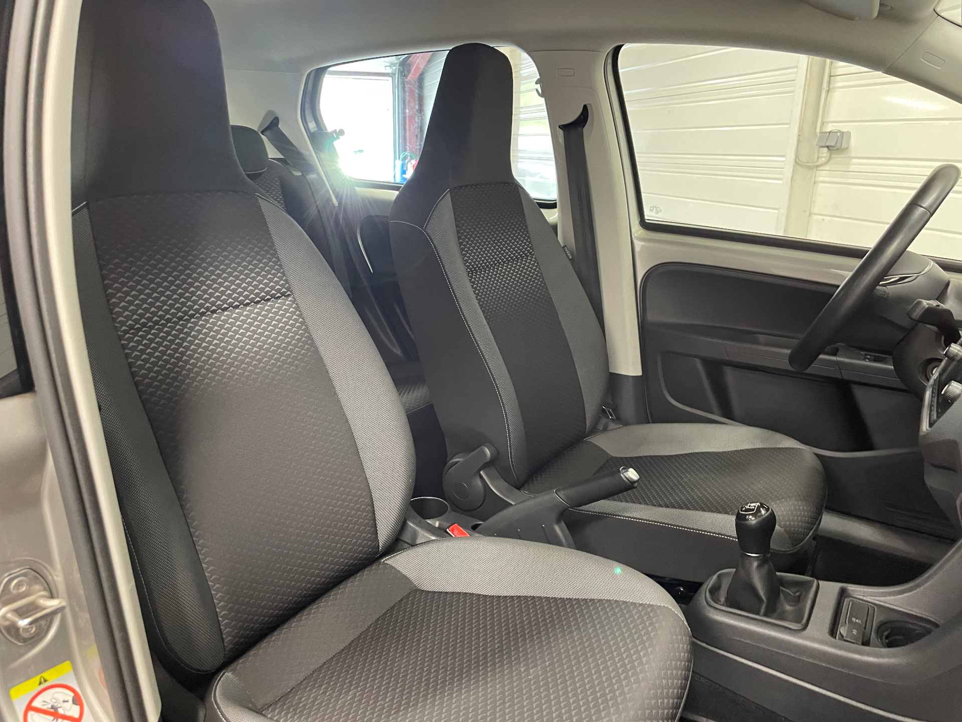 Photo 9 du véhicule VOLKSWAGEN UP! 2.0