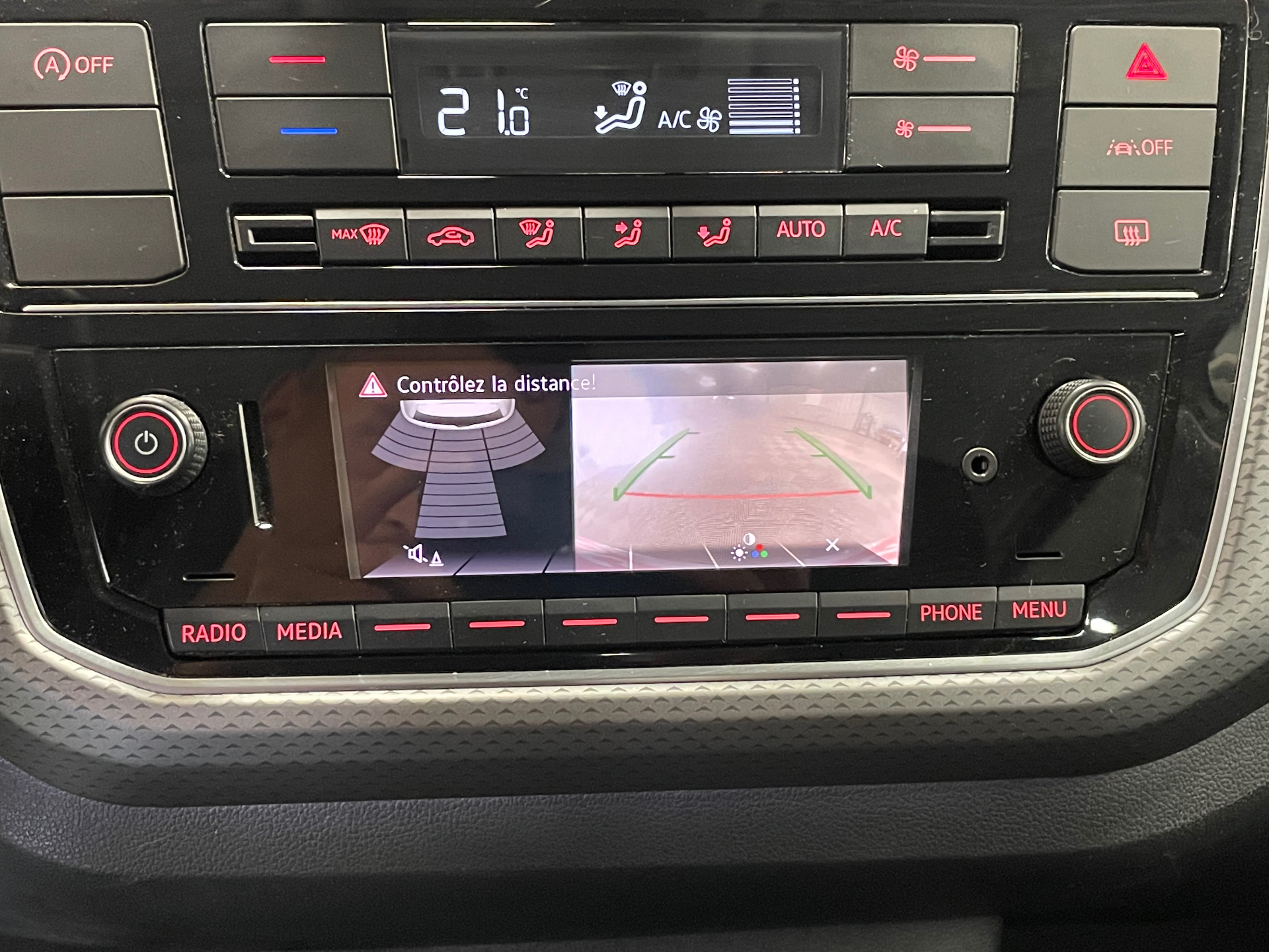 Photo 21 du véhicule VOLKSWAGEN UP! 2.0