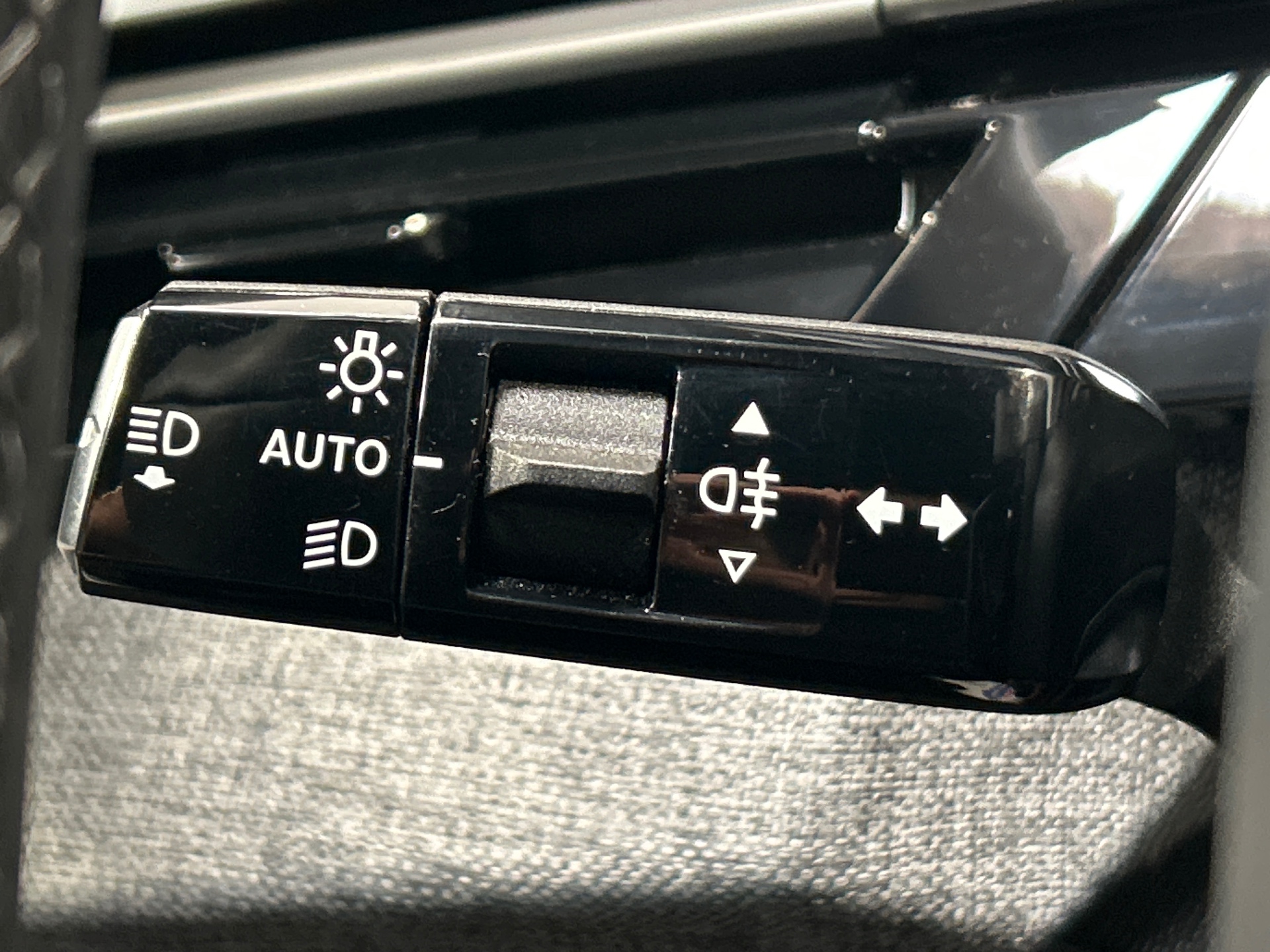 Photo 29 du véhicule PEUGEOT 5008