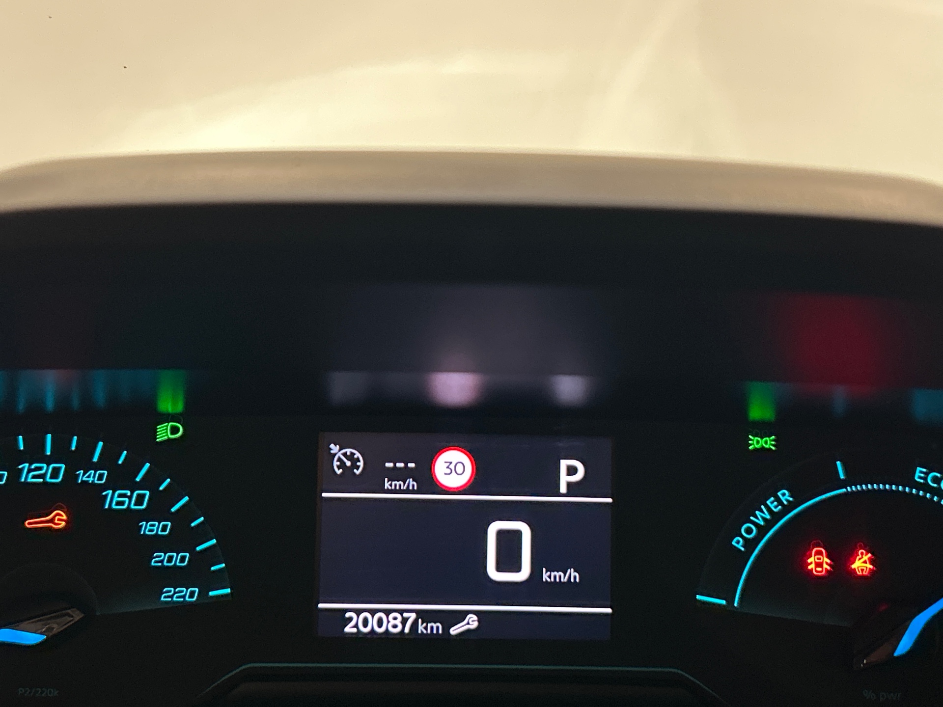 Photo 41 du véhicule PEUGEOT 2008