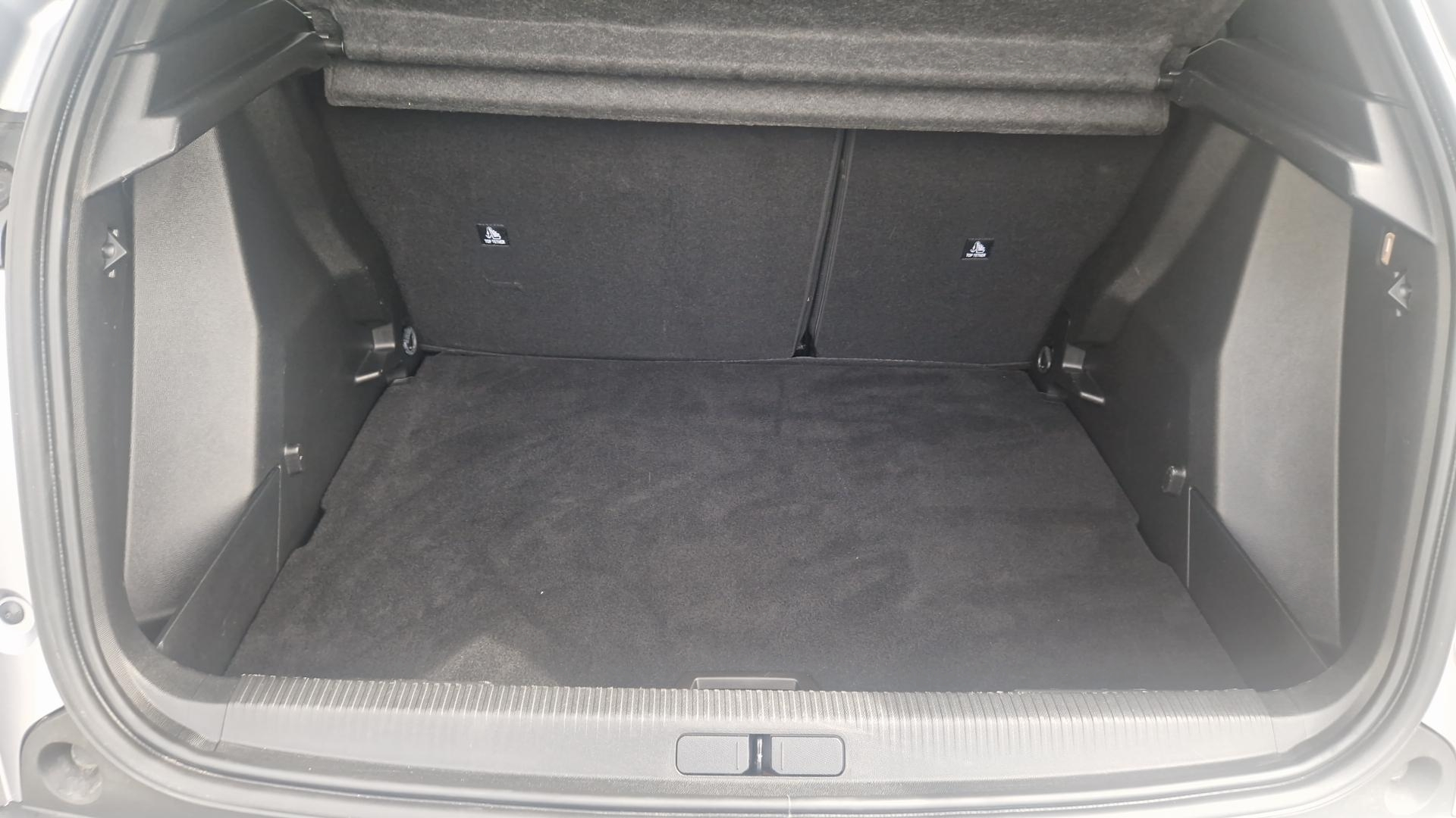 Photo 32 du véhicule PEUGEOT 2008