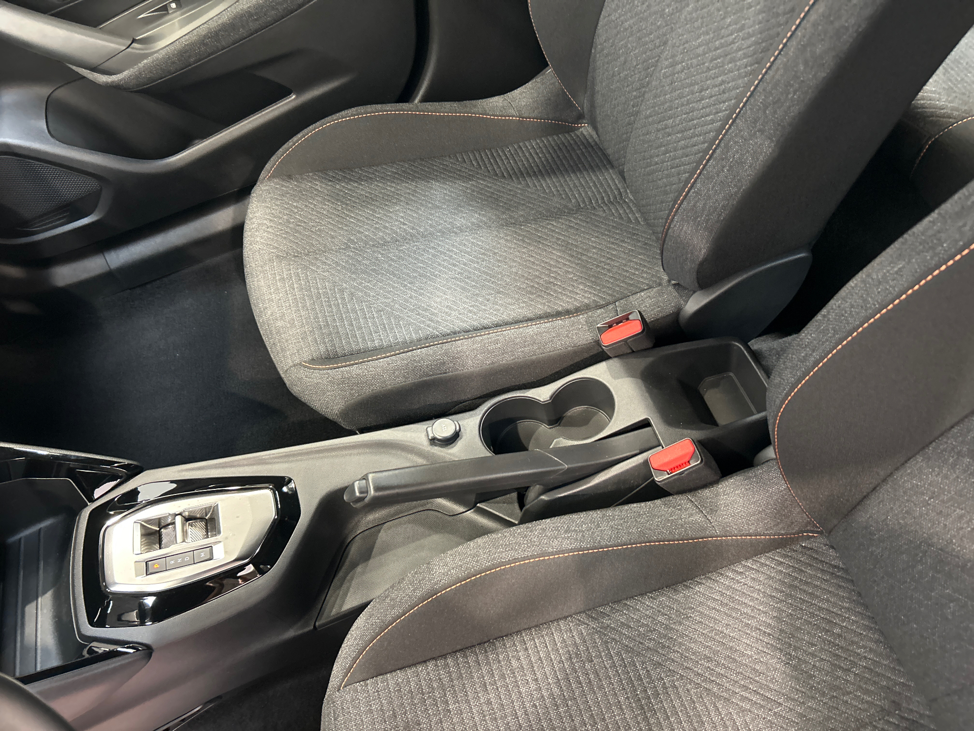 Photo 20 du véhicule PEUGEOT 2008