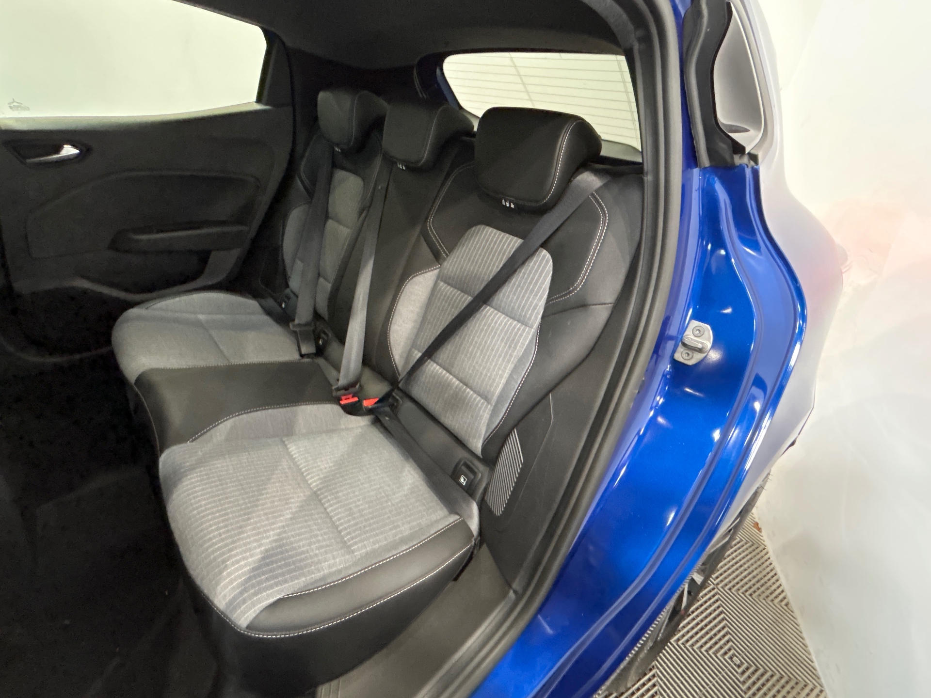 Photo 10 du véhicule RENAULT CLIO V