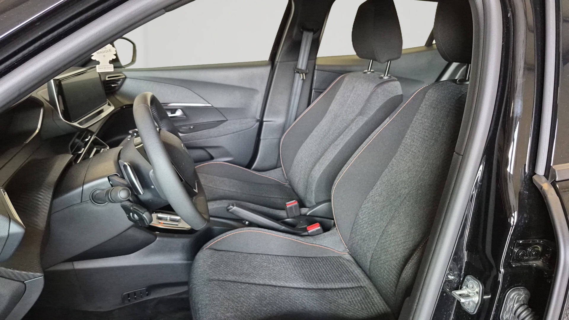 Photo 9 du véhicule PEUGEOT 2008
