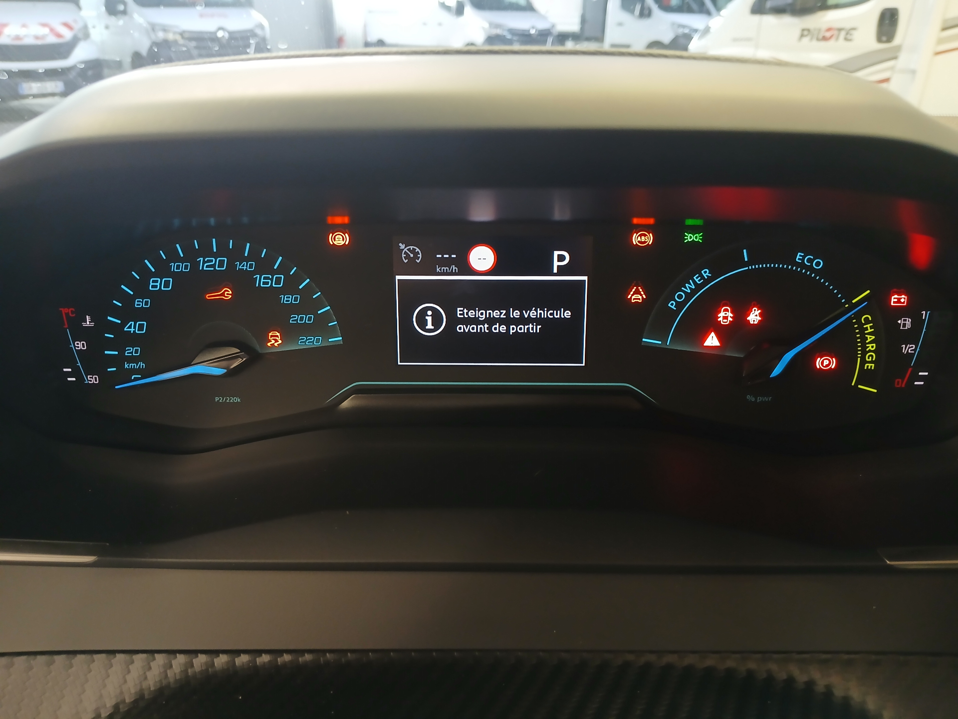 Photo 33 du véhicule PEUGEOT 2008