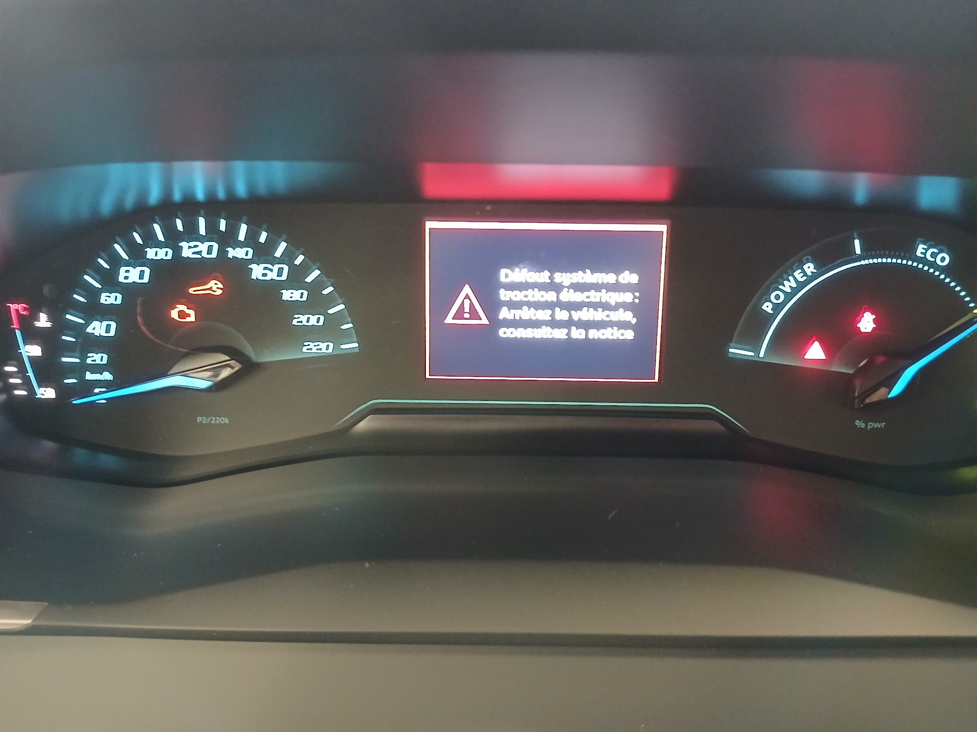 Photo 40 du véhicule PEUGEOT 2008