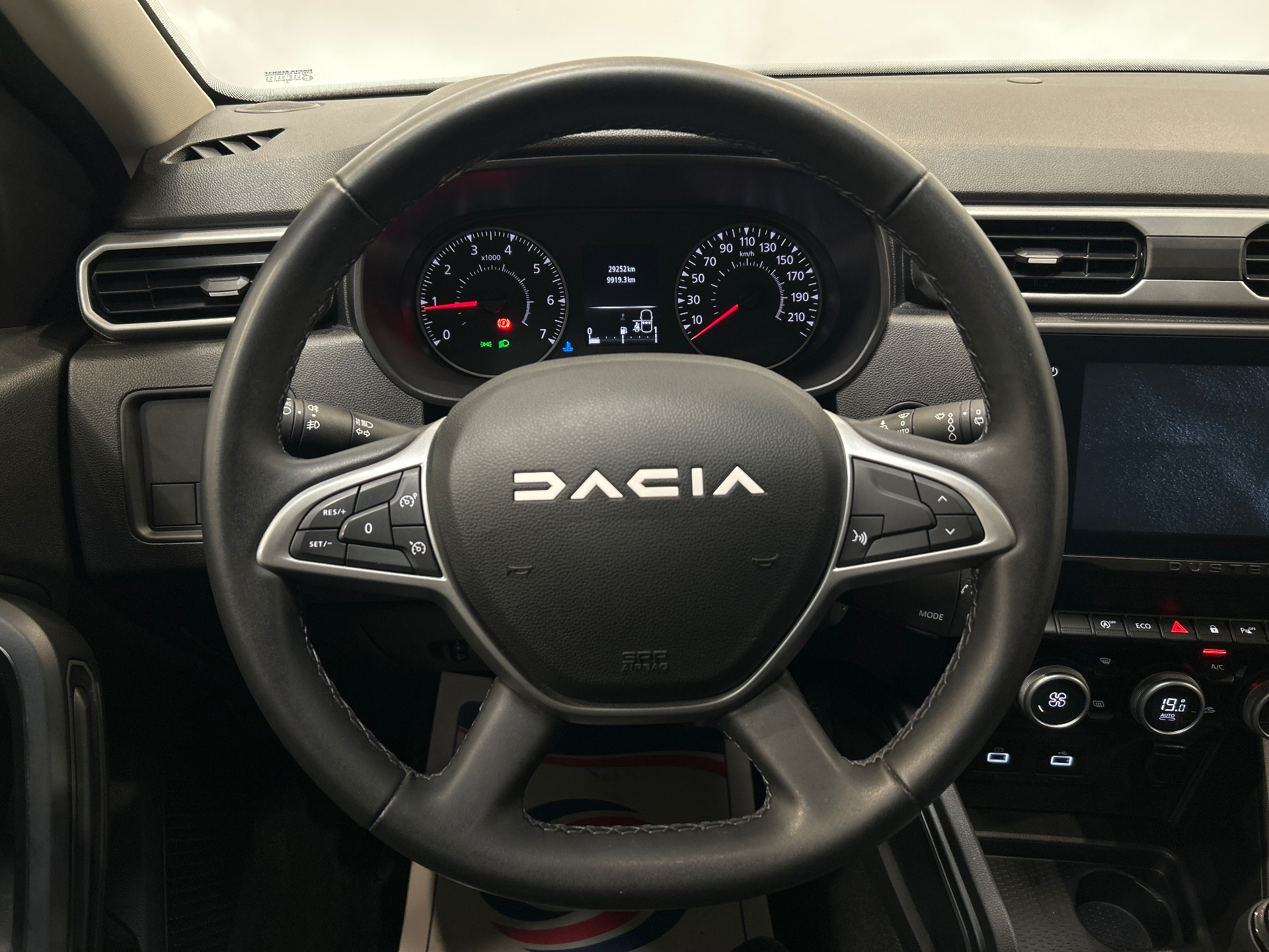Photo 11 du véhicule DACIA DUSTER