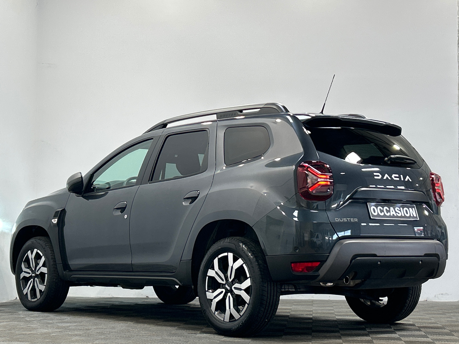 Photo 4 du véhicule DACIA DUSTER