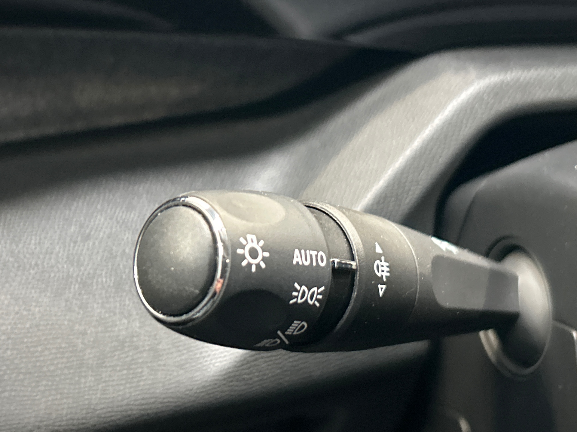Photo 28 du véhicule PEUGEOT 408