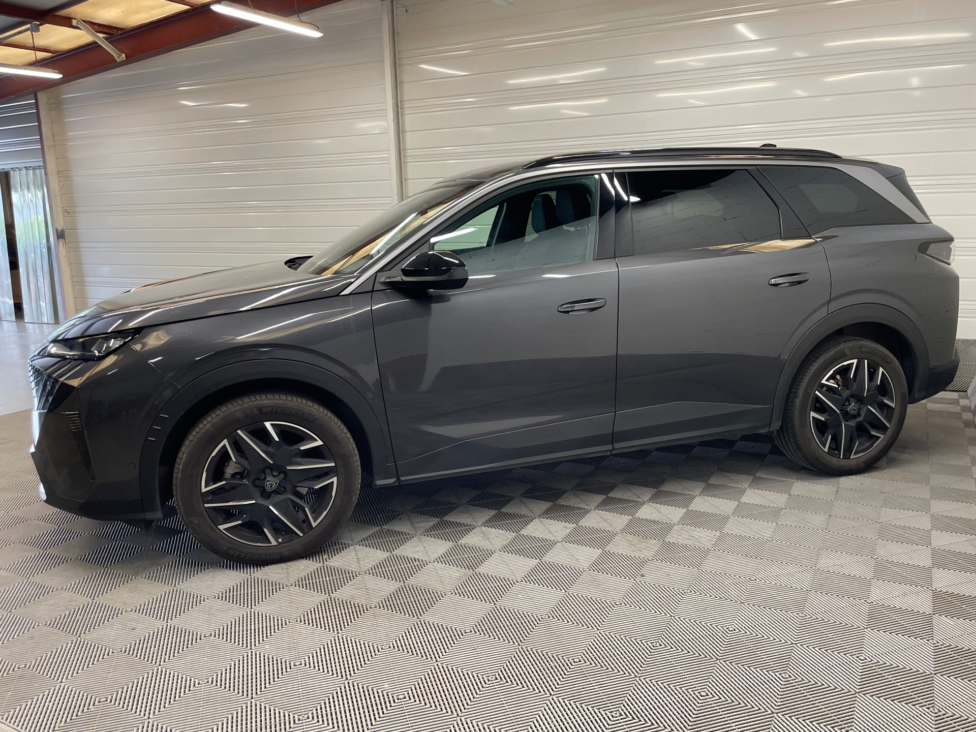 Photo 5 du véhicule PEUGEOT 5008