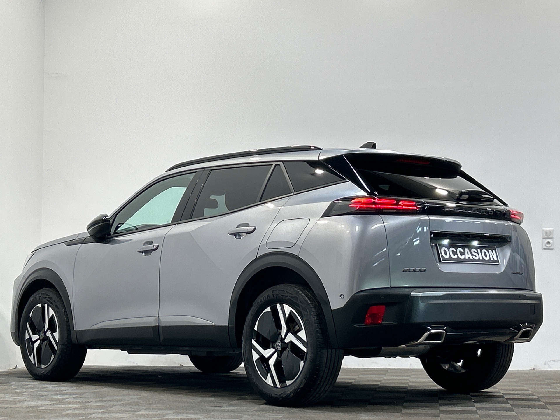 Photo 4 du véhicule PEUGEOT 2008