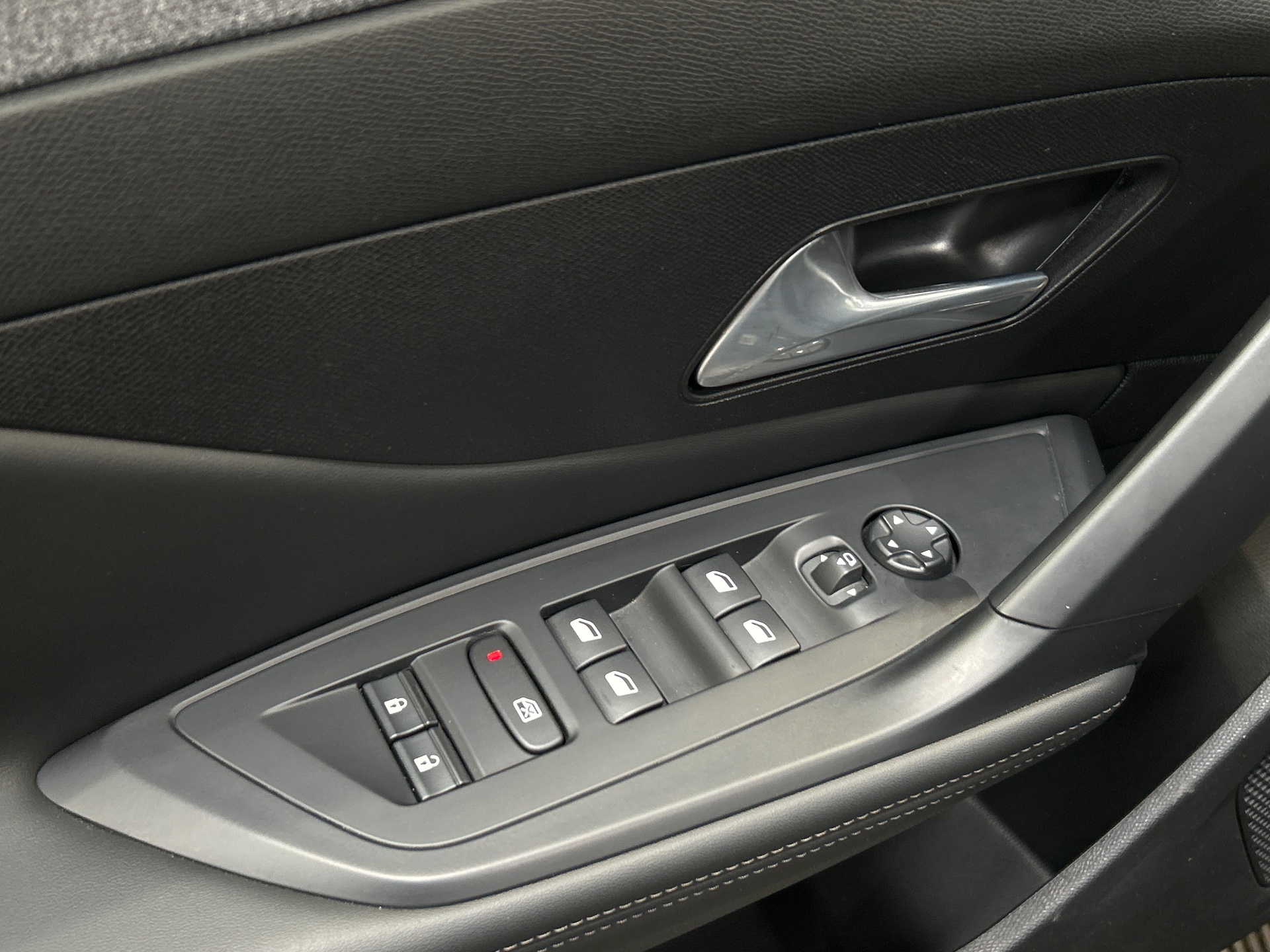 Photo 32 du véhicule PEUGEOT 408