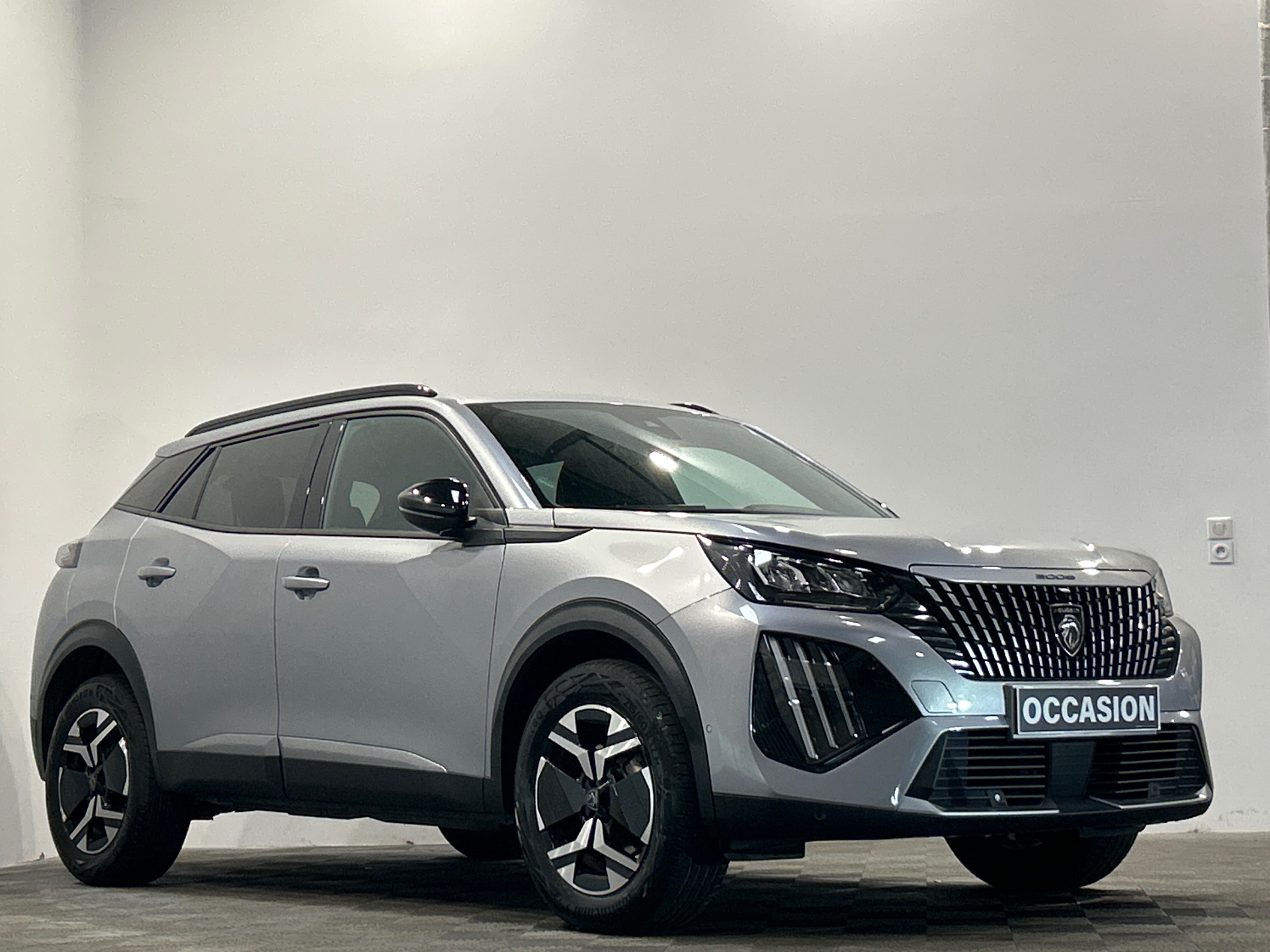 Photo 2 du véhicule PEUGEOT 2008