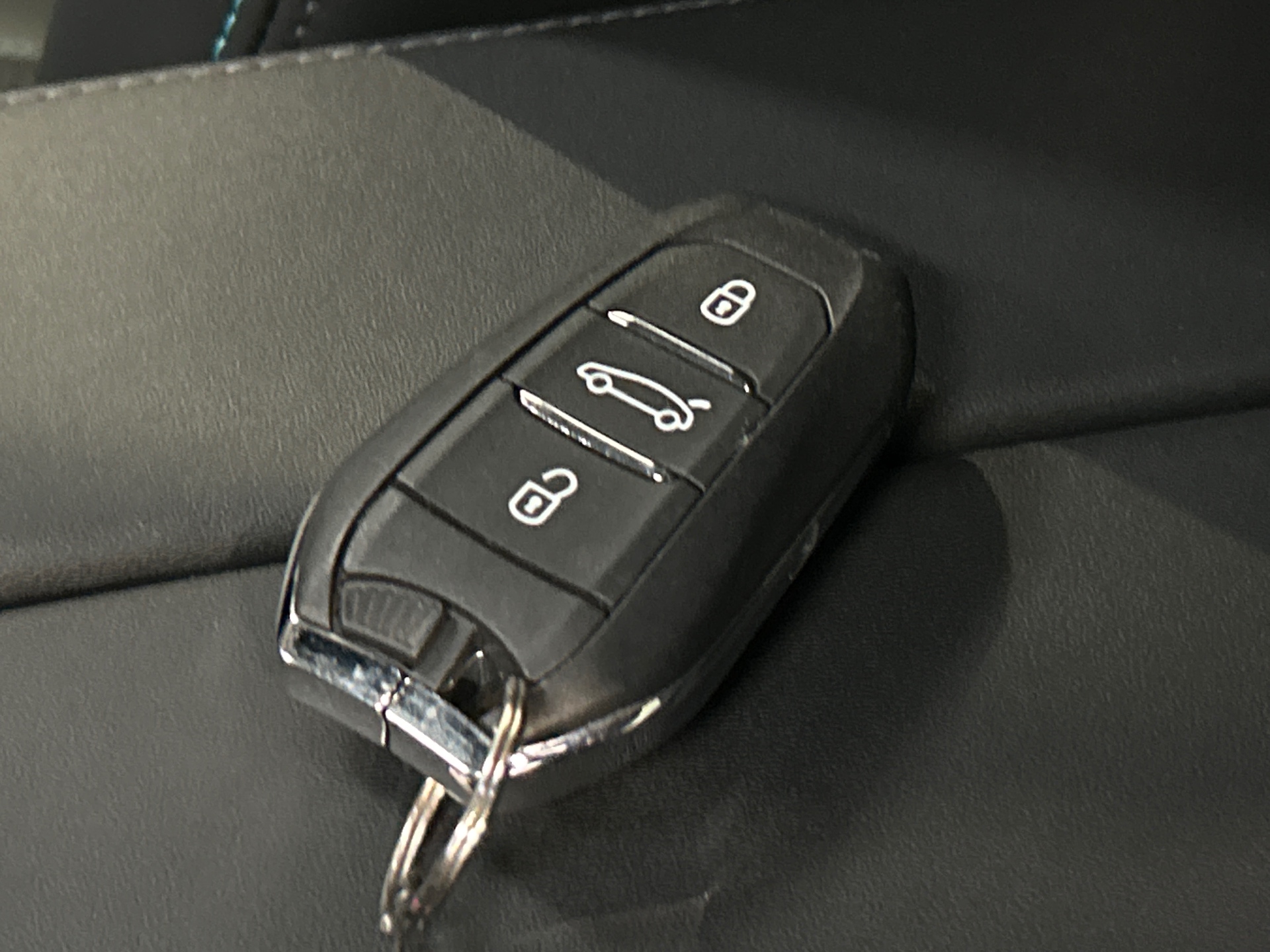 Photo 40 du véhicule PEUGEOT 408