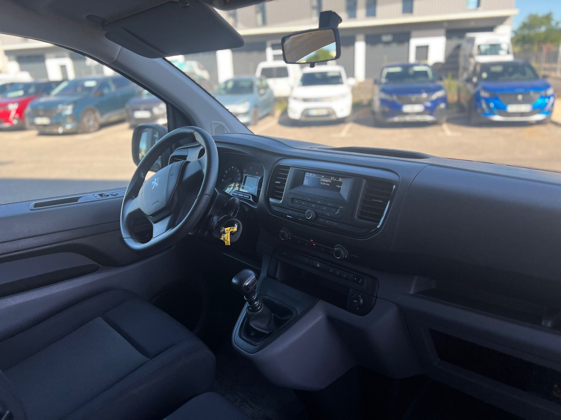 PEUGEOT TRAVELLER 2021 — photo 3