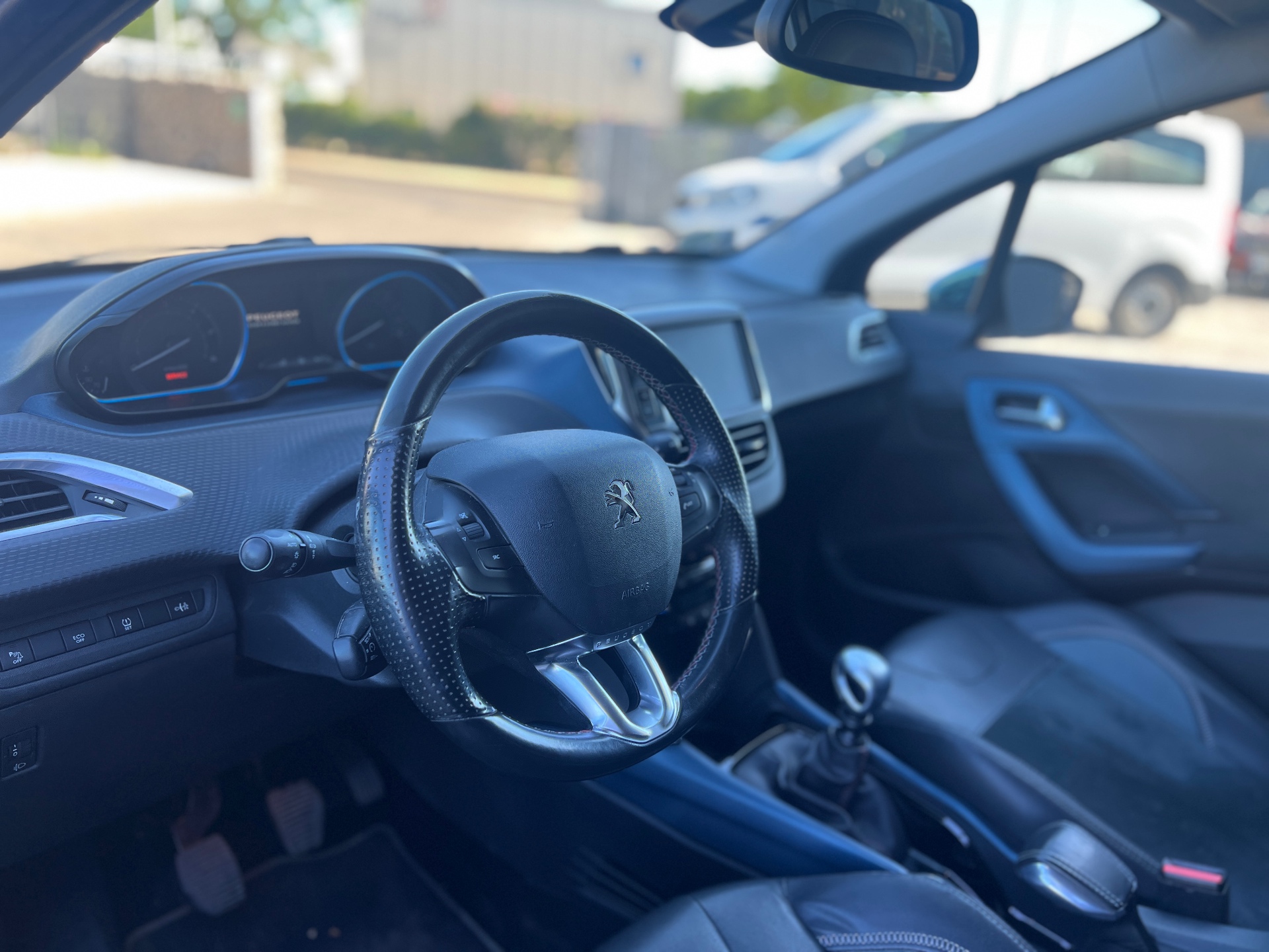 PEUGEOT 2008 2015 — photo 13