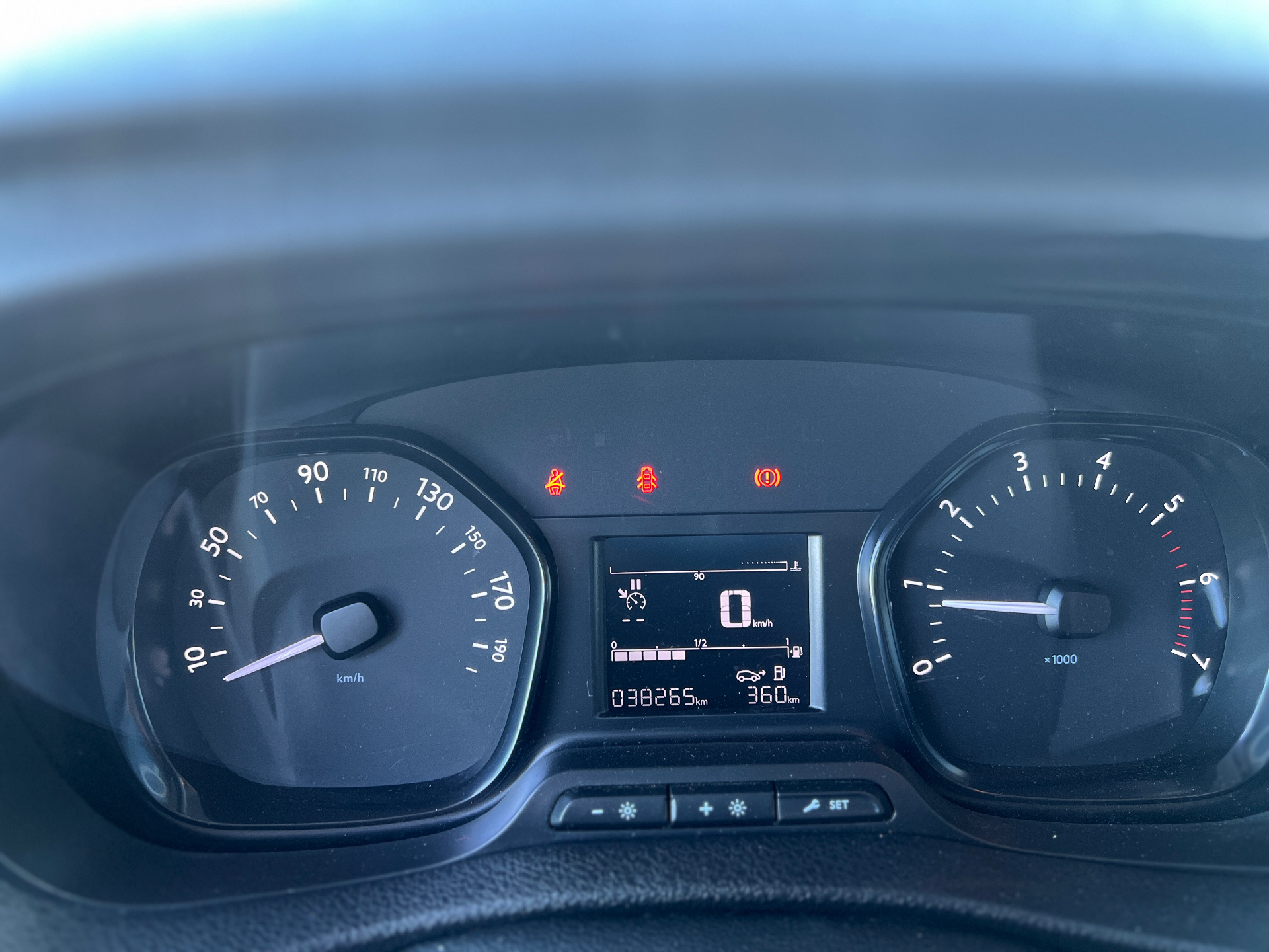 PEUGEOT TRAVELLER 2021 — photo 11