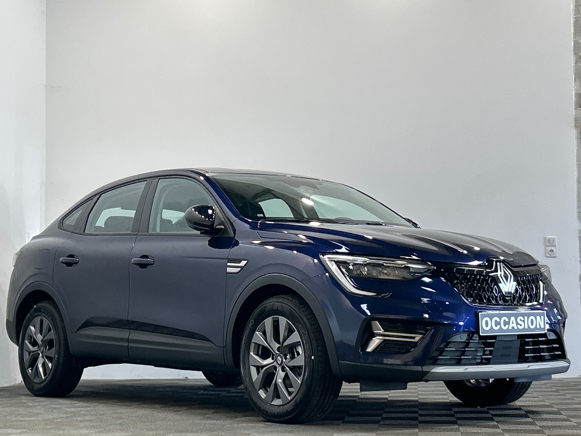 Photo 2 du véhicule RENAULT ARKANA